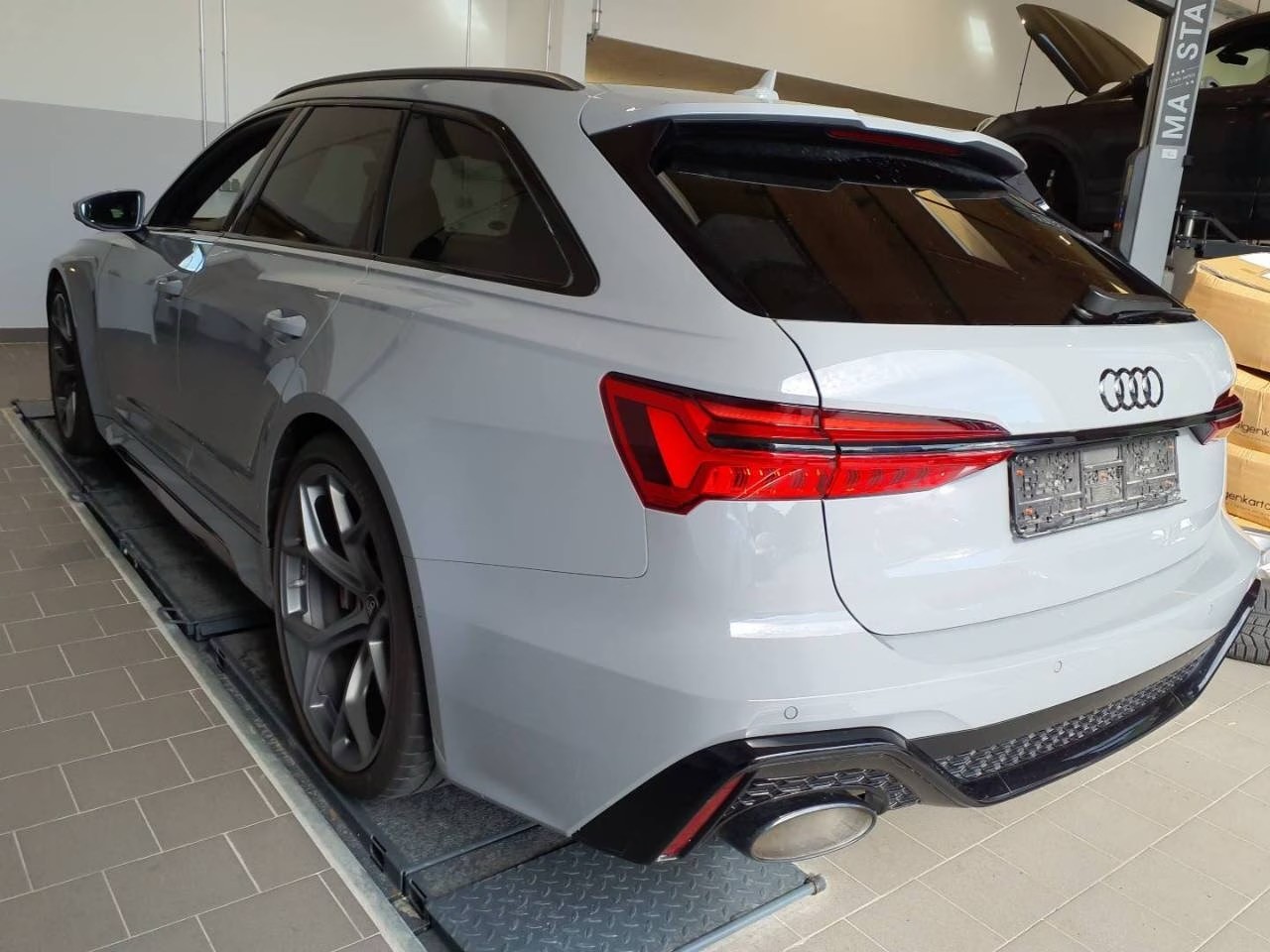 AUDI RS6 Avant 4.0 TFSI V8 Performance qu.*Nardo,Keramik,Panodach,B&O Advanced,5-Jahre Garantie,VOLL,Np.235'500.-*-image-2