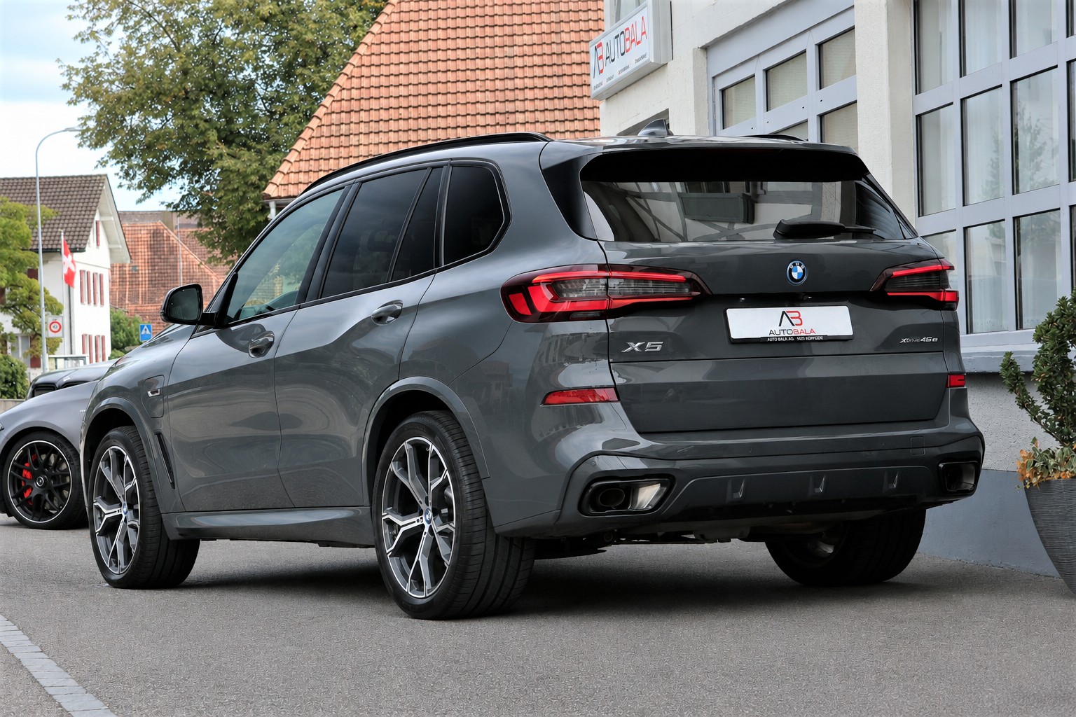 BMW X5 xDrive45e M Sport Steptronic (CH)-showroom-element-2