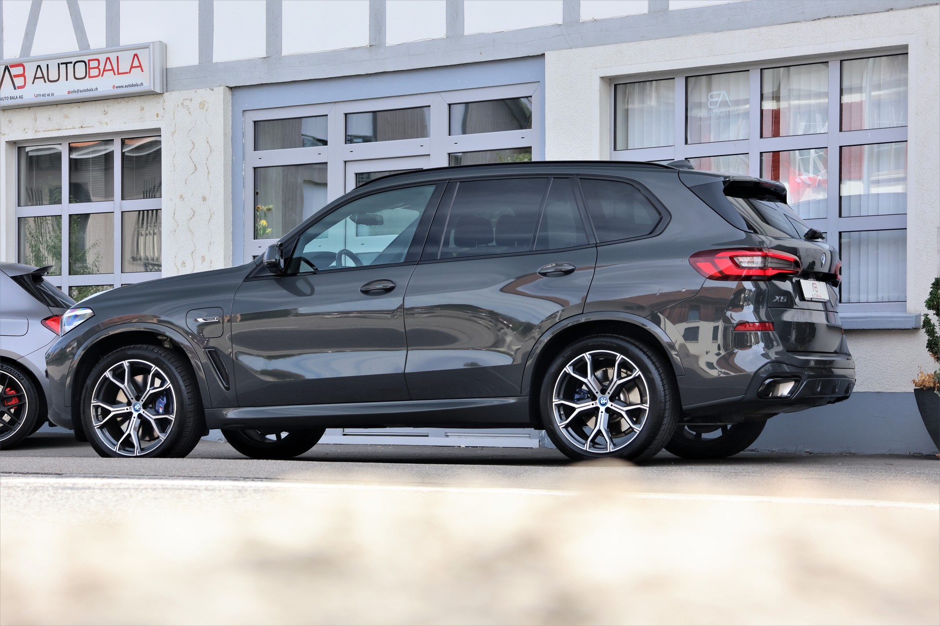 BMW X5 xDrive45e M Sport Steptronic (CH)-showroom-element-3