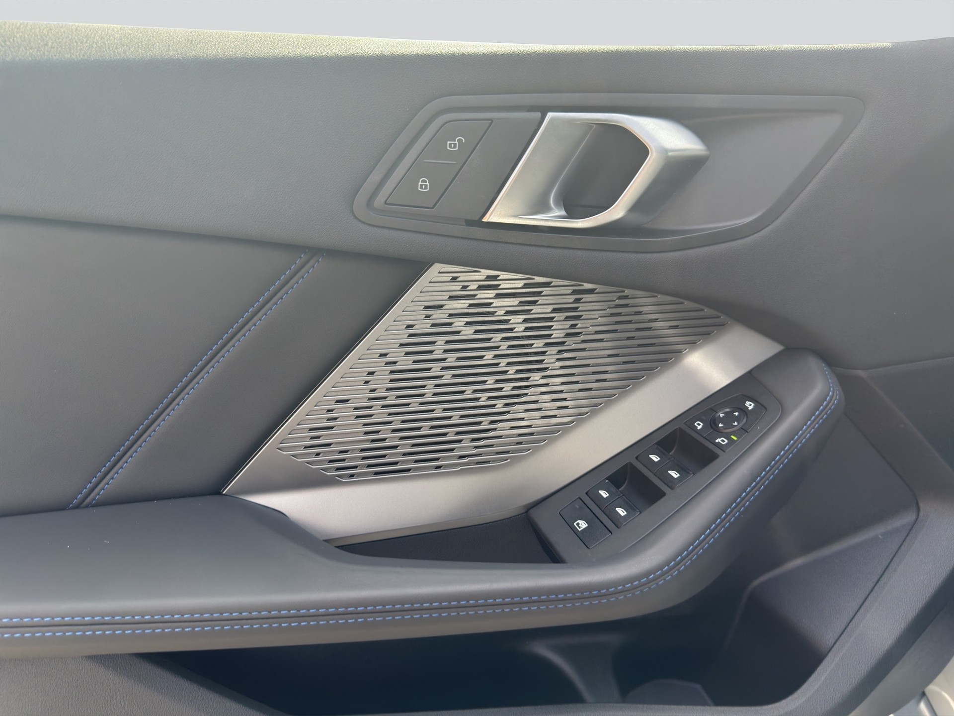 BMW 120 M Sport Steptronic-showroom-element-1