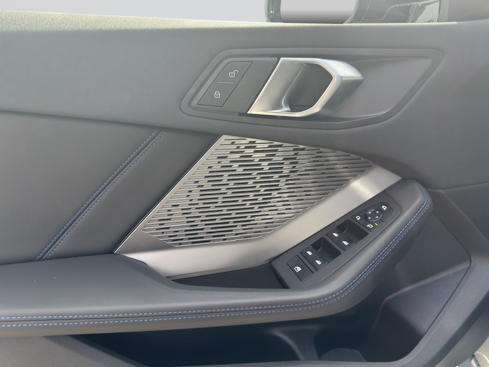 BMW 120 M Sport Steptronic-image-8