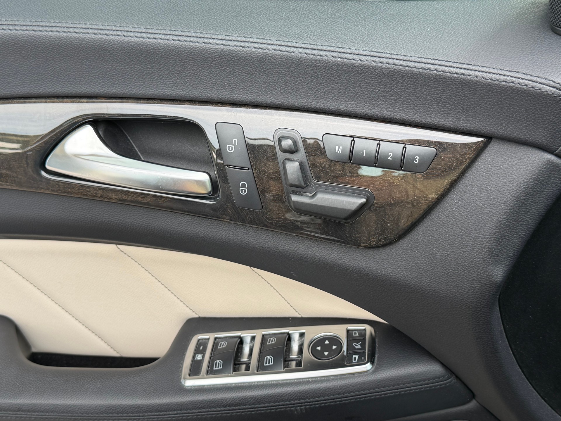 MERCEDES-BENZ CLS 350 CDI 4Matic 7G-Tronic-image-14