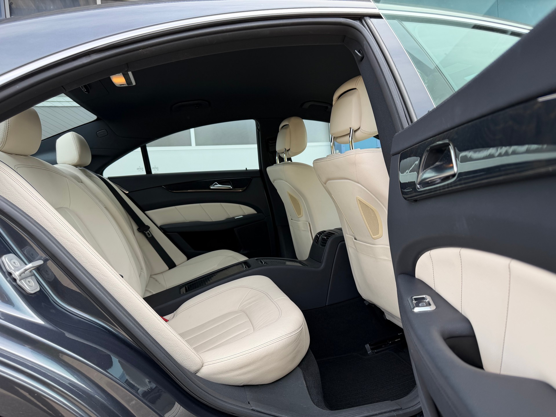 MERCEDES-BENZ CLS 350 CDI 4Matic 7G-Tronic-image-8