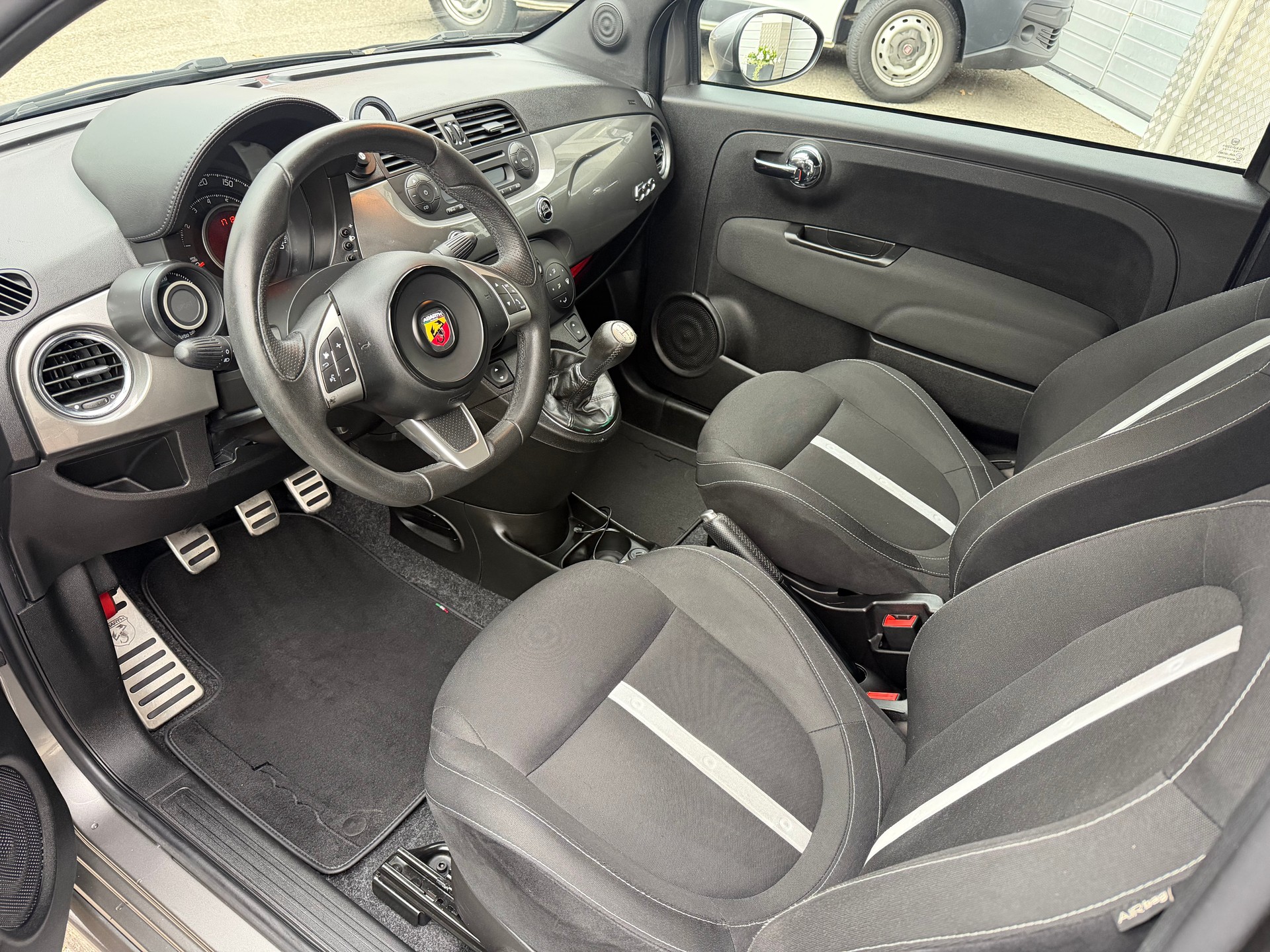 FIAT 500 1.4 16V Turbo Abarth-image-4