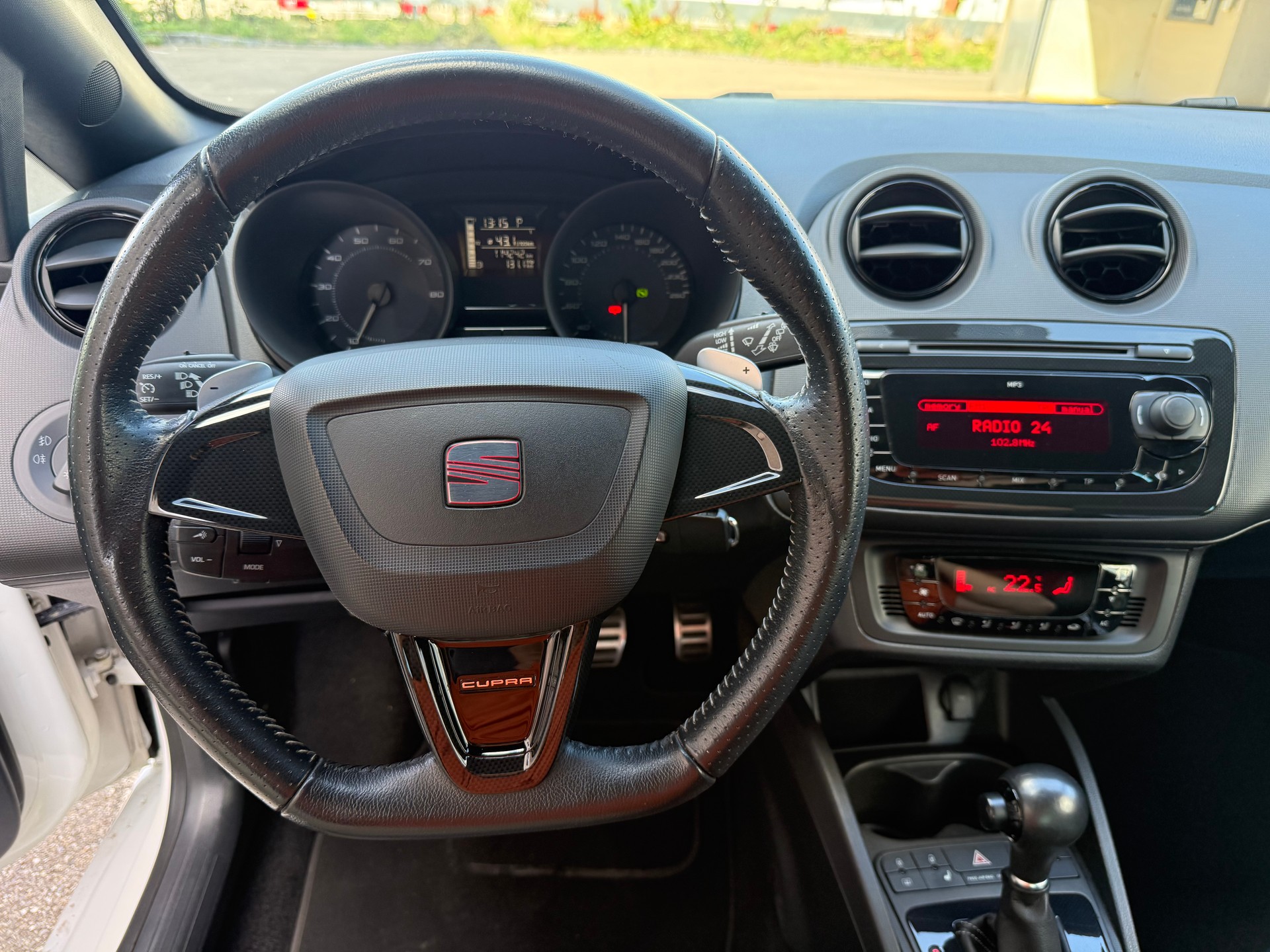 SEAT Ibiza SC 1.4 TSI Cupra R210 Swiss Racing DSG *Frisch ab MFK *CH Fahrzeug *Automat *210 PS *Lederausstattung *8 Fach bereift-image-9