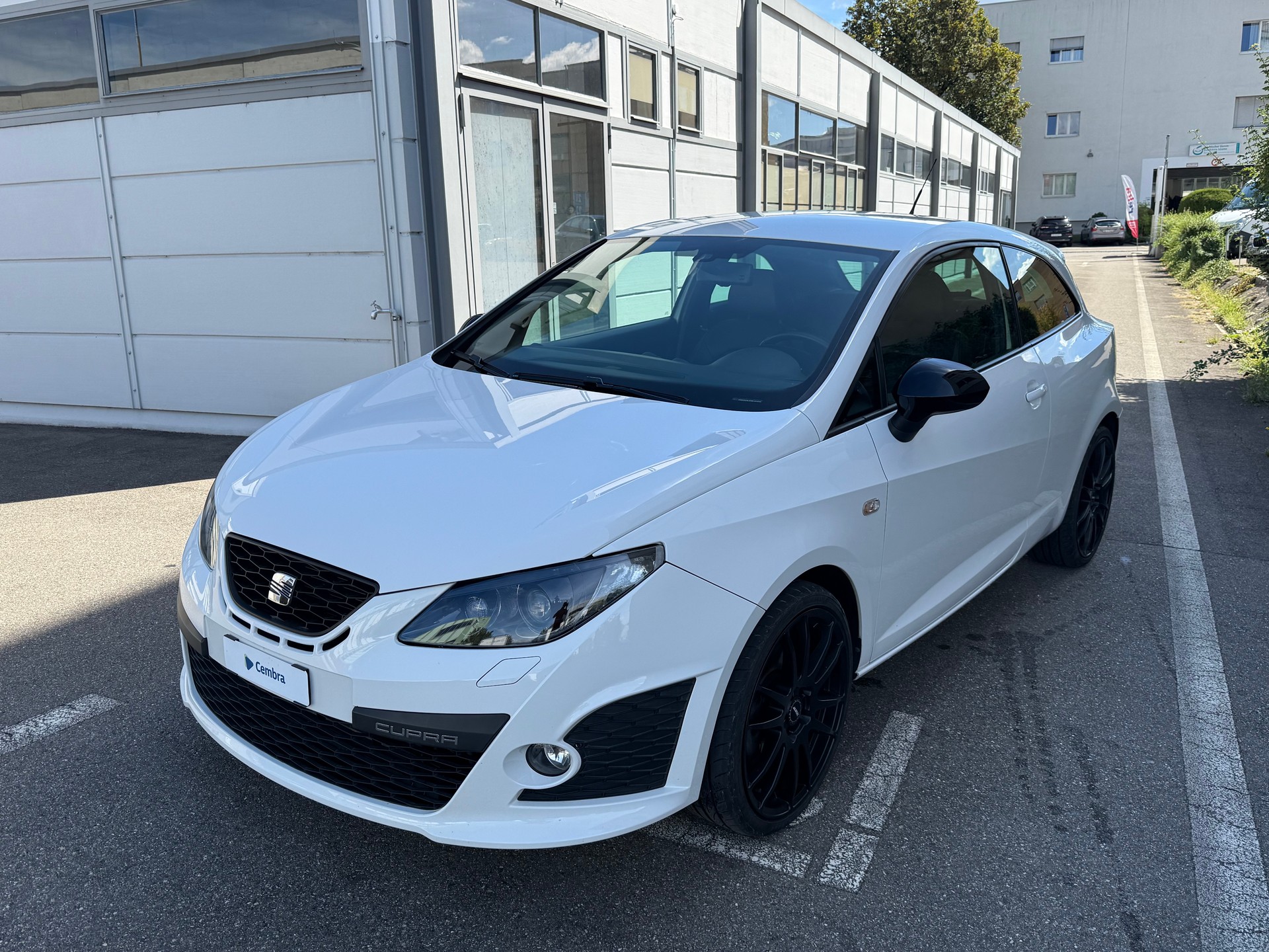 SEAT Ibiza SC 1.4 TSI Cupra R210 Swiss Racing DSG *Frisch ab MFK *CH Fahrzeug *Automat *210 PS *Lederausstattung *8 Fach bereift-image-0