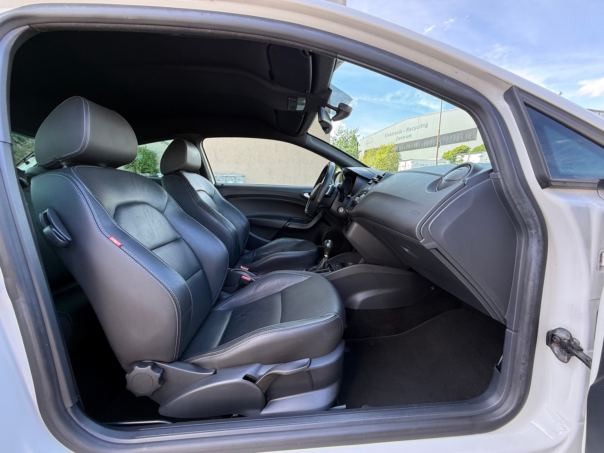 SEAT Ibiza SC 1.4 TSI Cupra R210 Swiss Racing DSG *Frisch ab MFK *CH Fahrzeug *Automat *210 PS *Lederausstattung *8 Fach bereift-image-14