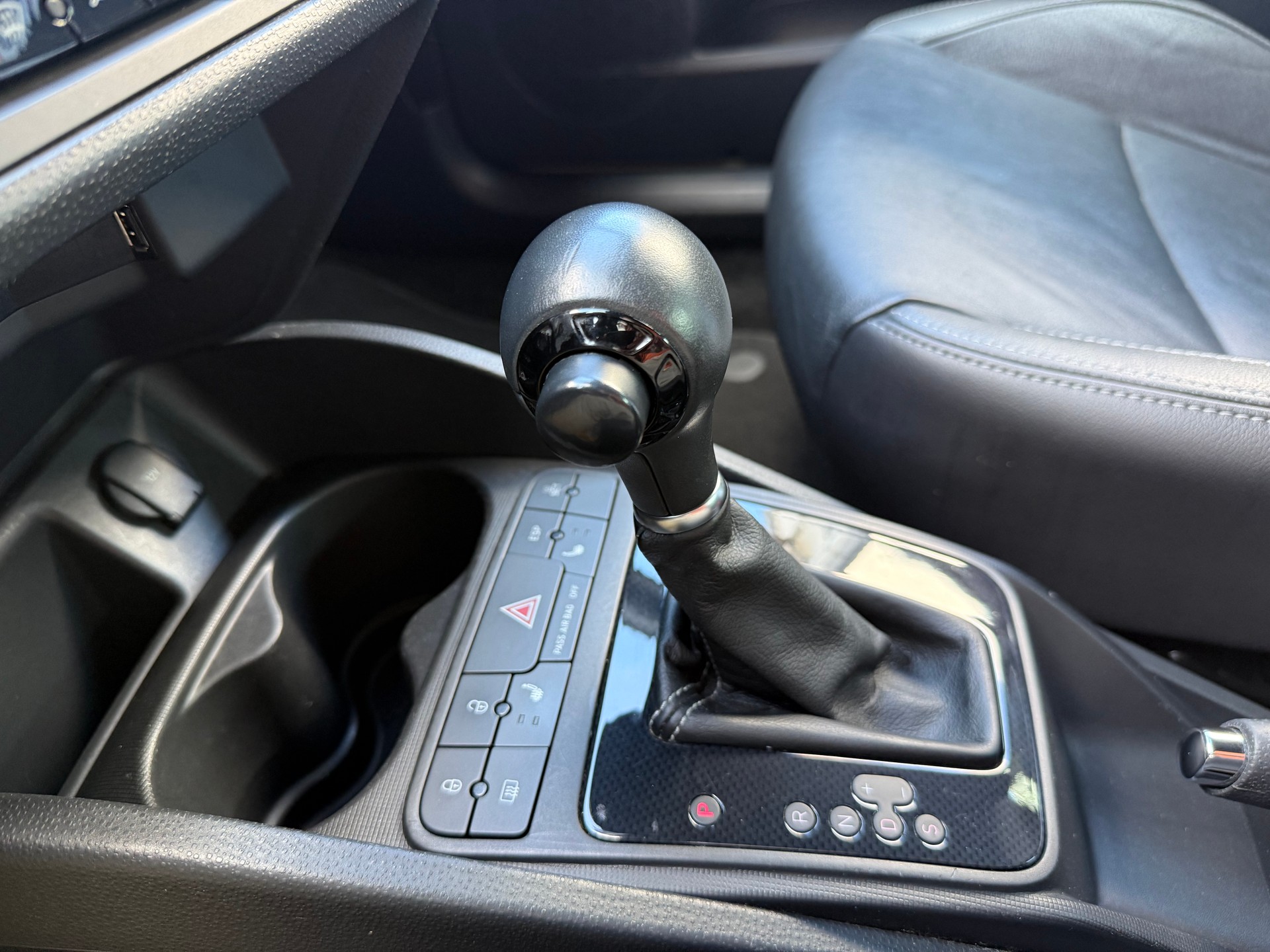 SEAT Ibiza SC 1.4 TSI Cupra R210 Swiss Racing DSG *Frisch ab MFK *CH Fahrzeug *Automat *210 PS *Lederausstattung *8 Fach bereift-image-12
