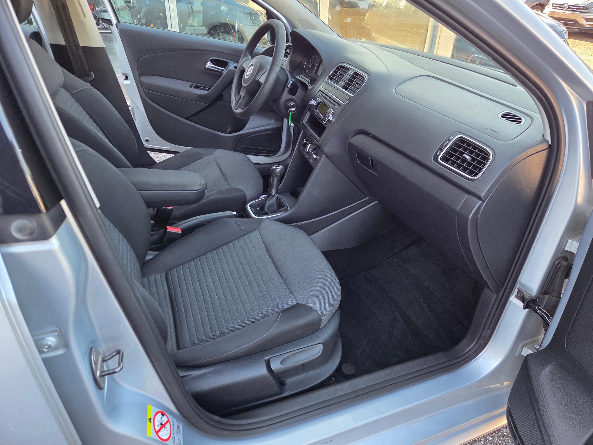VW Polo 1.4 16V Trendline-image-11