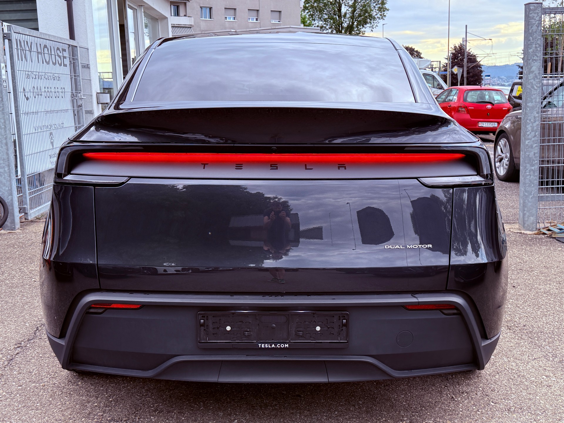 TESLA Model Y Long Range AWD Stealth Grey-image-7
