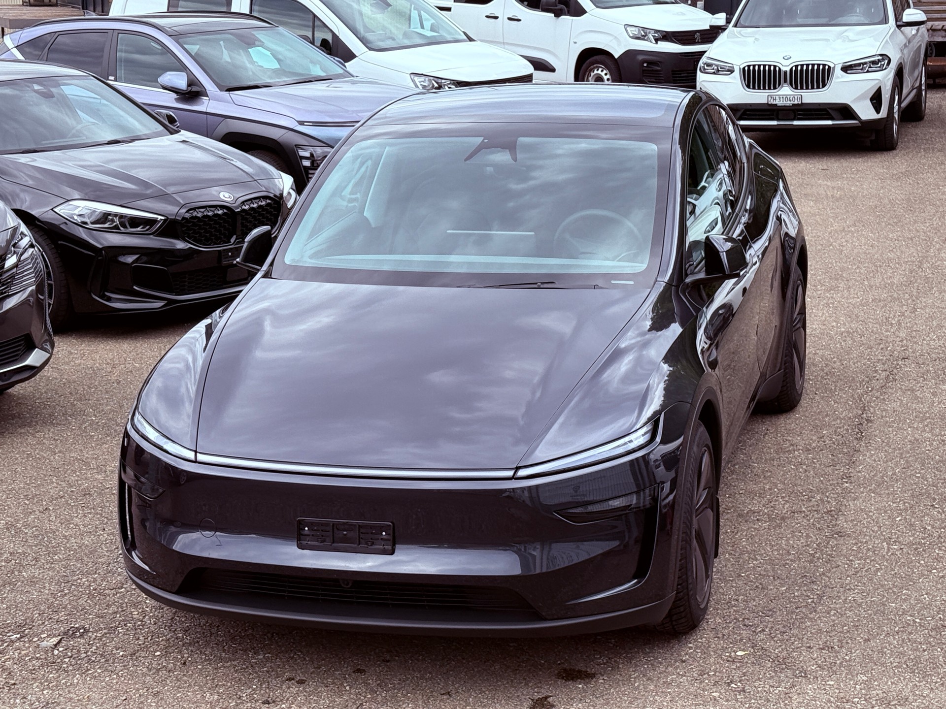 TESLA Model Y Long Range AWD Stealth Grey-image-0