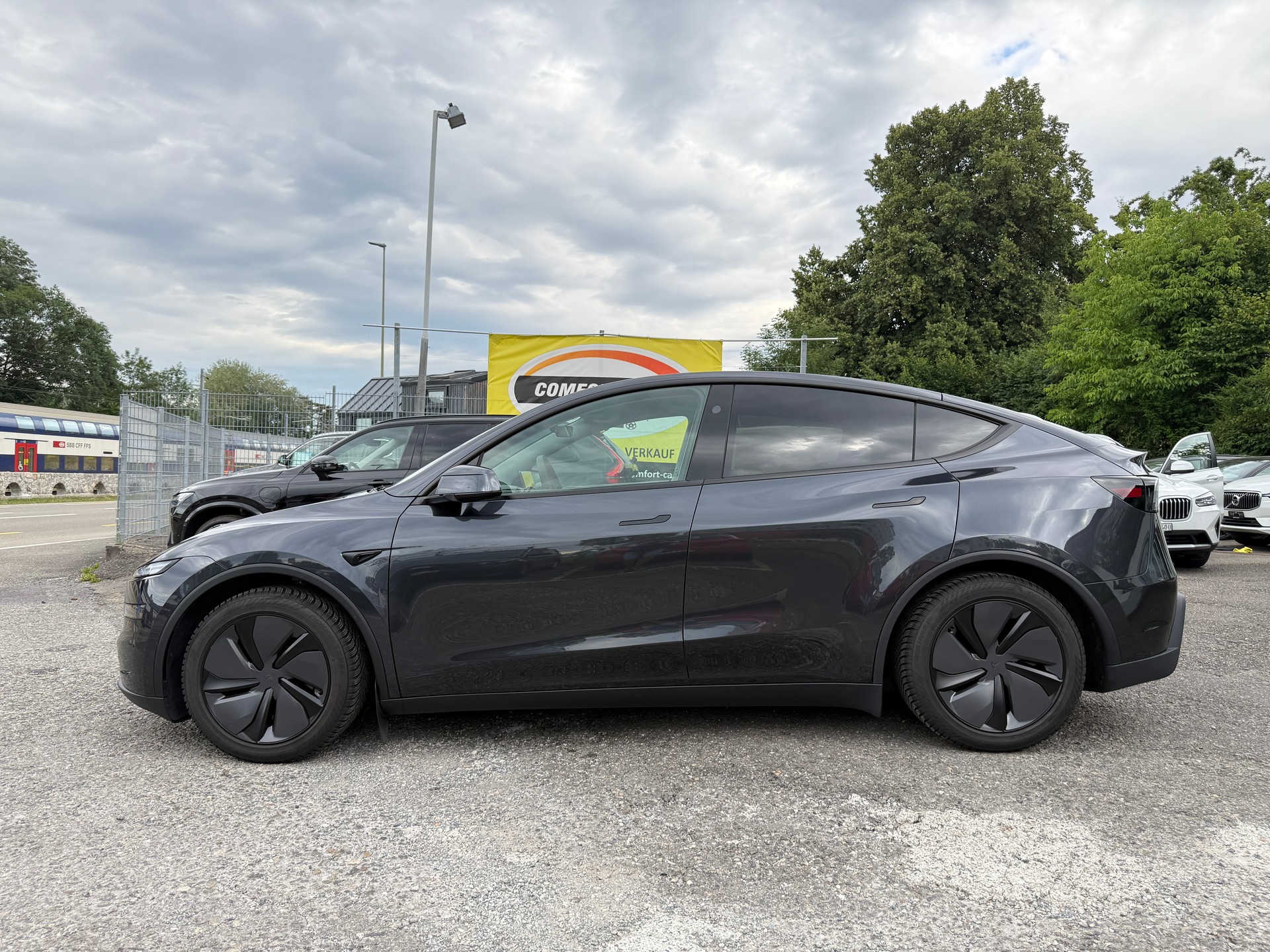 TESLA Model Y Long Range AWD Stealth Grey-image-2
