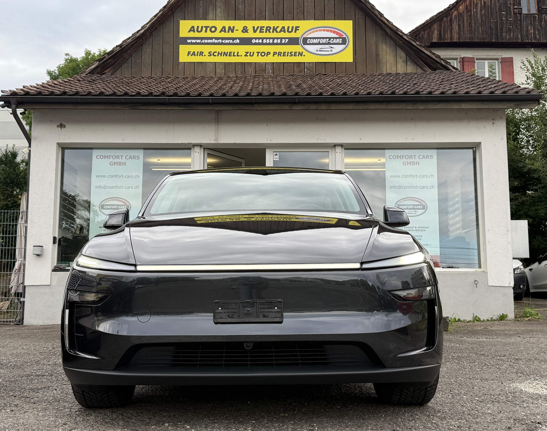 TESLA Model Y Long Range AWD Stealth Grey-image-3