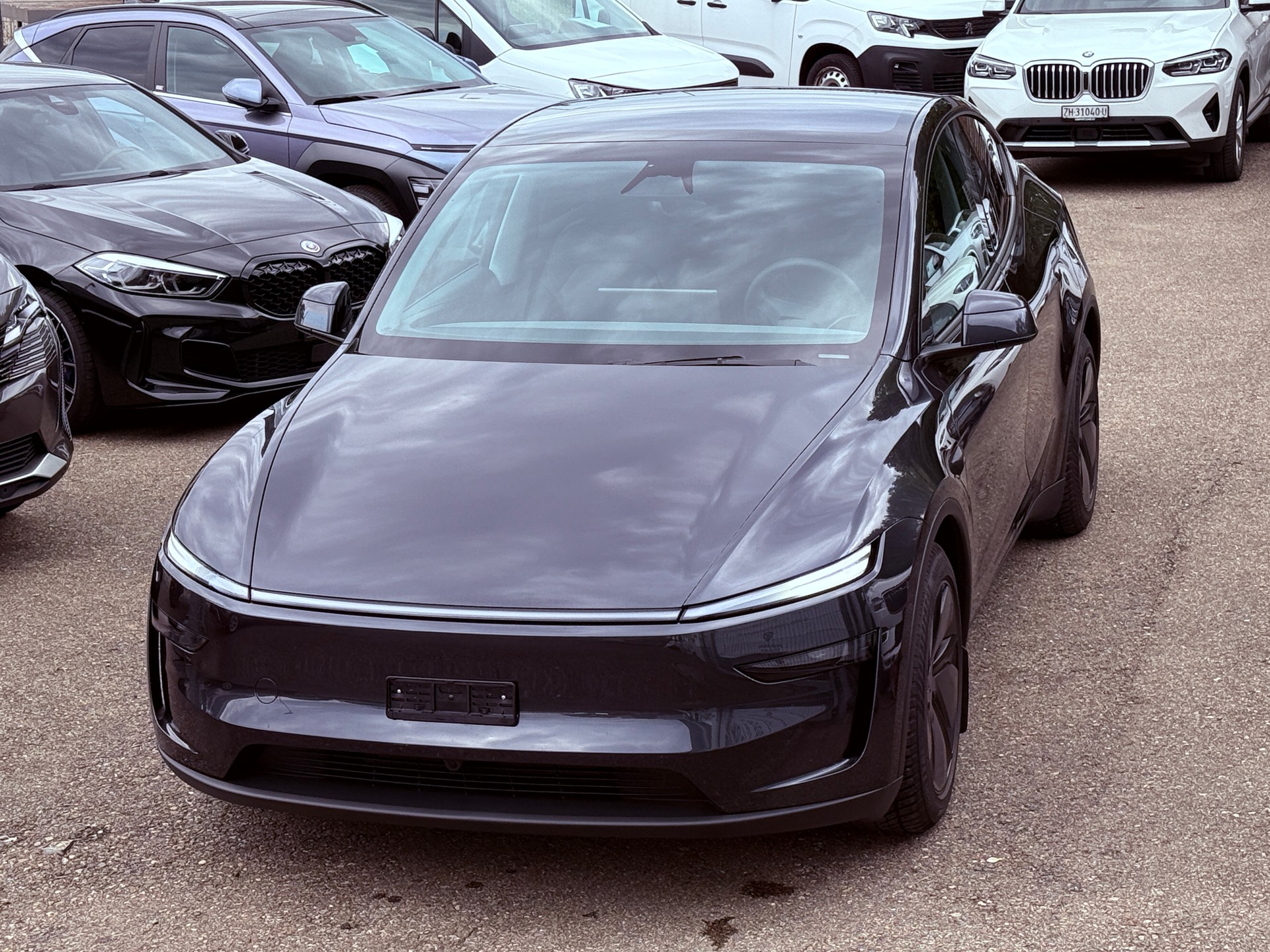 TESLA Model Y Long Range AWD Stealth Grey-image-5