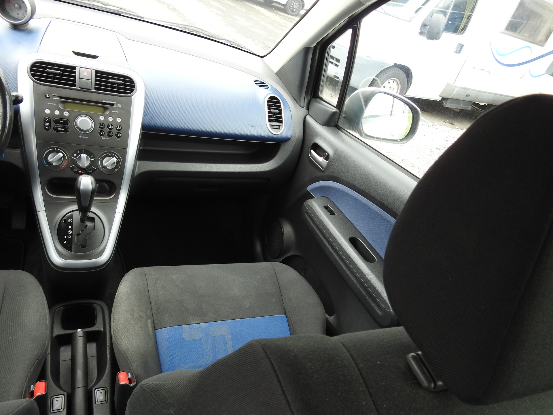SUZUKI Splash 1.2i 16V GL Automatic-image-16