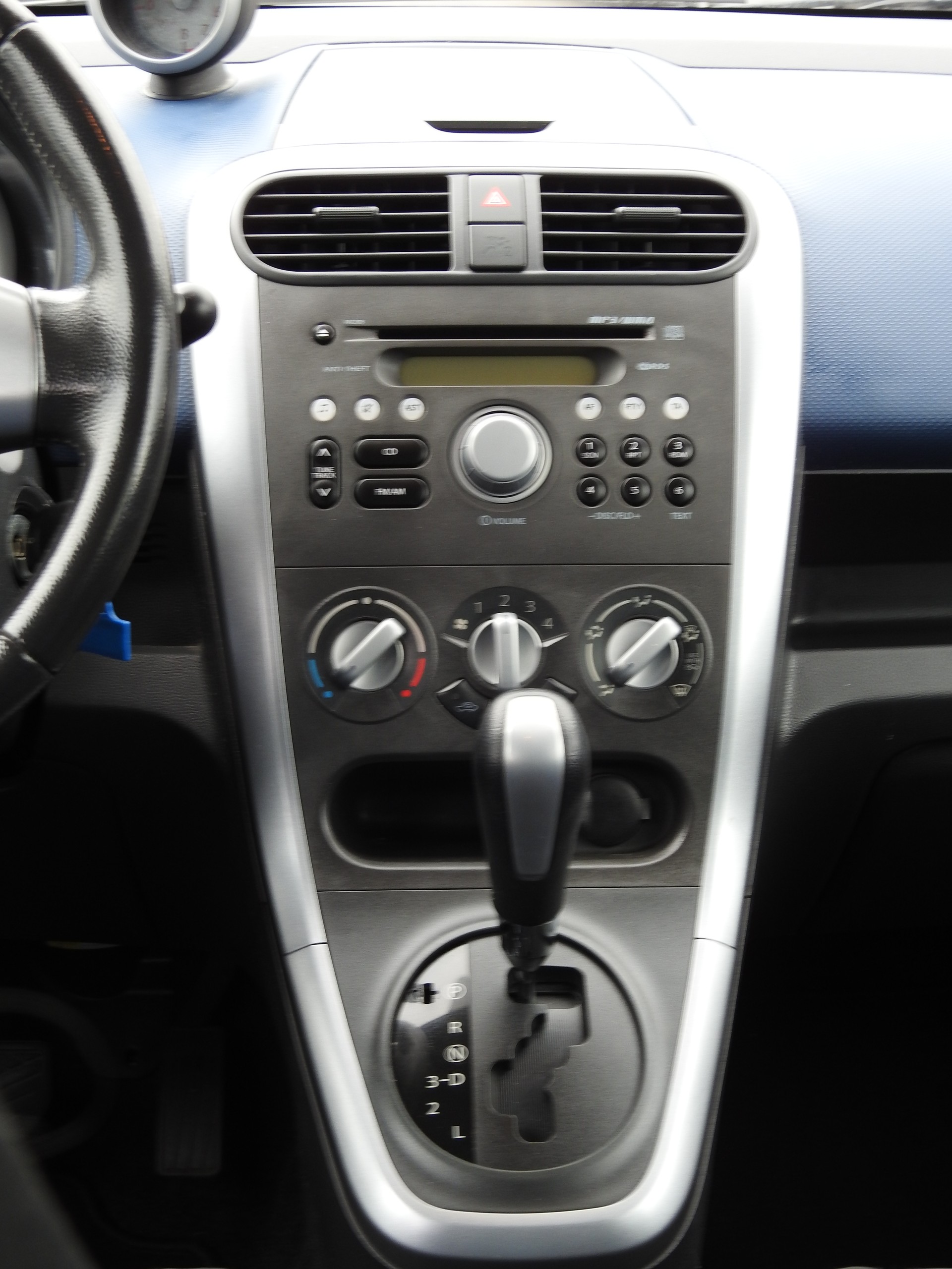 SUZUKI Splash 1.2i 16V GL Automatic-image-15