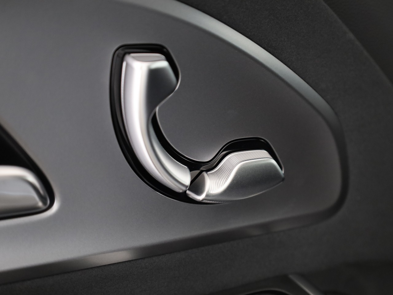 MERCEDES-BENZ GLB 220 4Matic 8G-Tronic-image-16