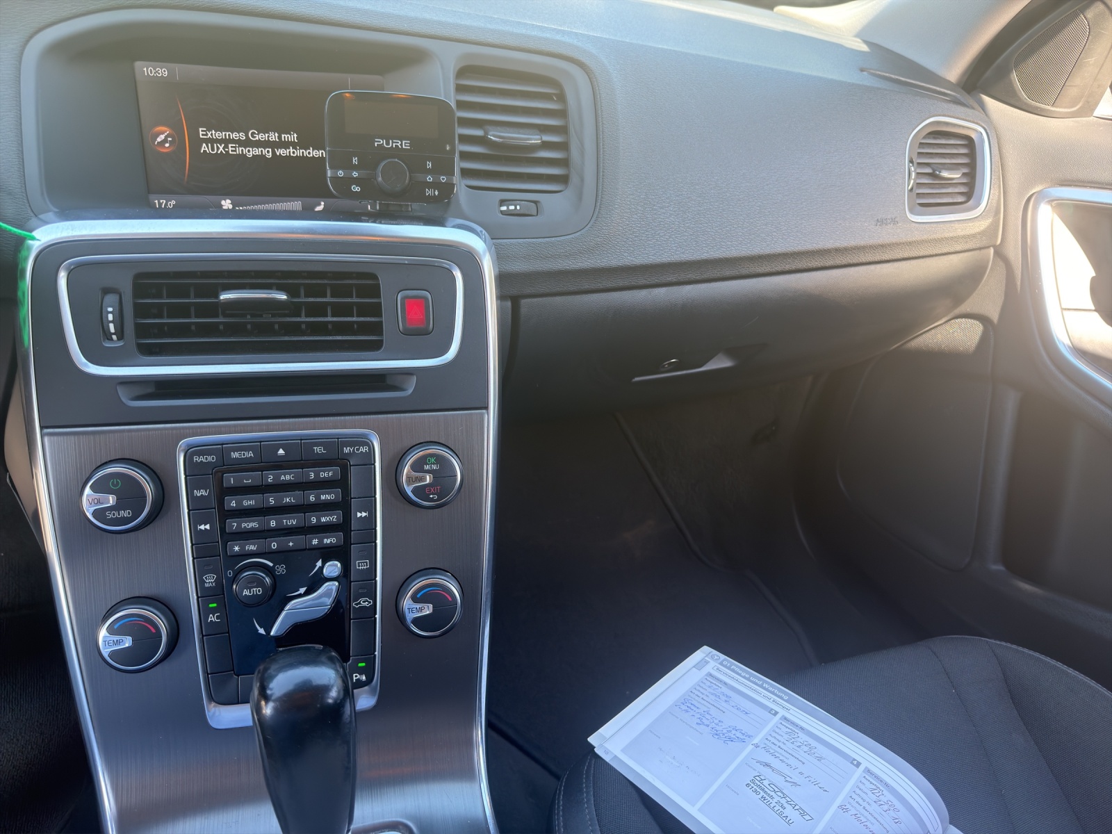 VOLVO V60 Momentum-image-7