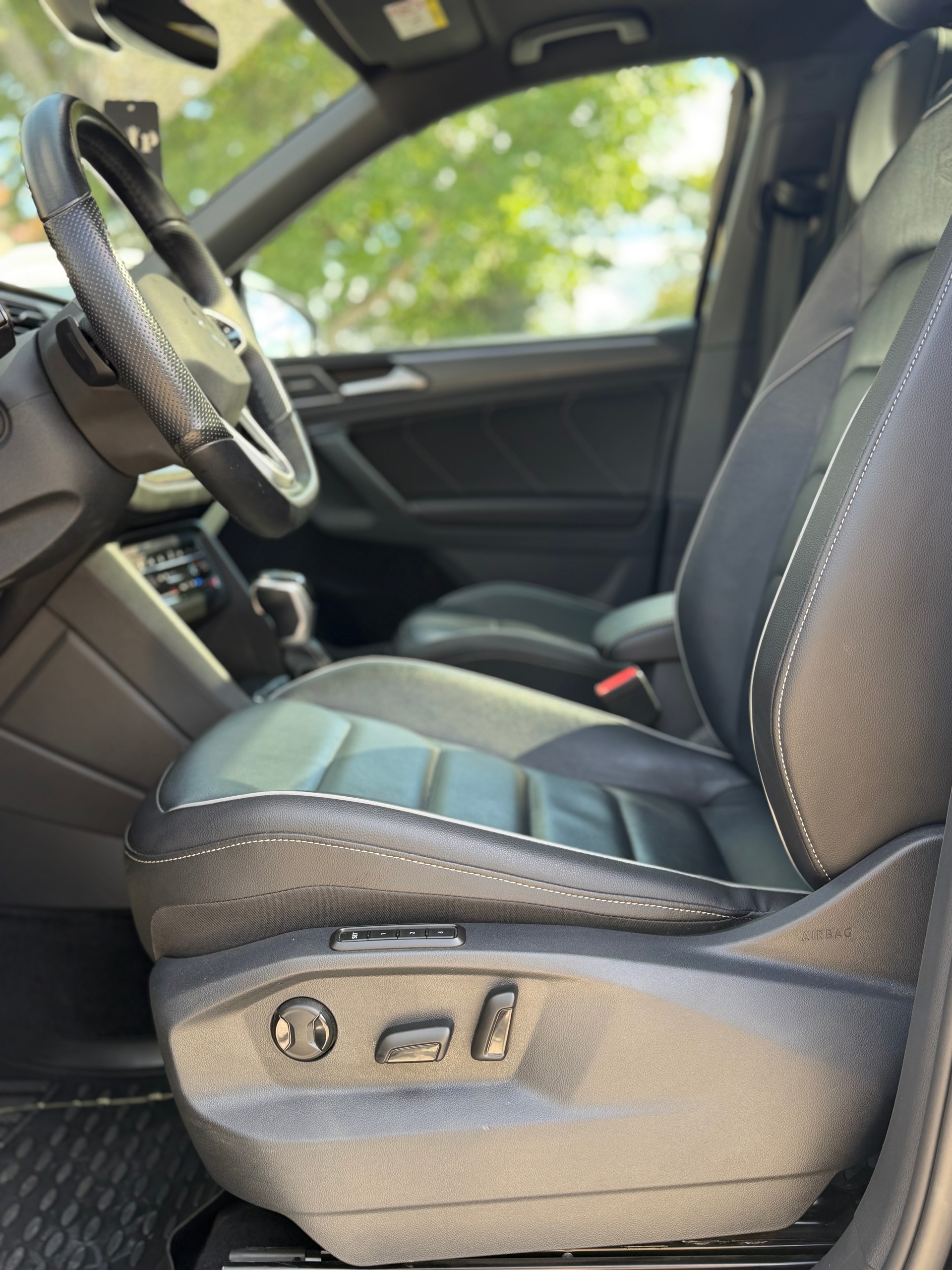 VW Tiguan 2.0 TDI SCR R-Line 4Motion DSG-showroom-element-1