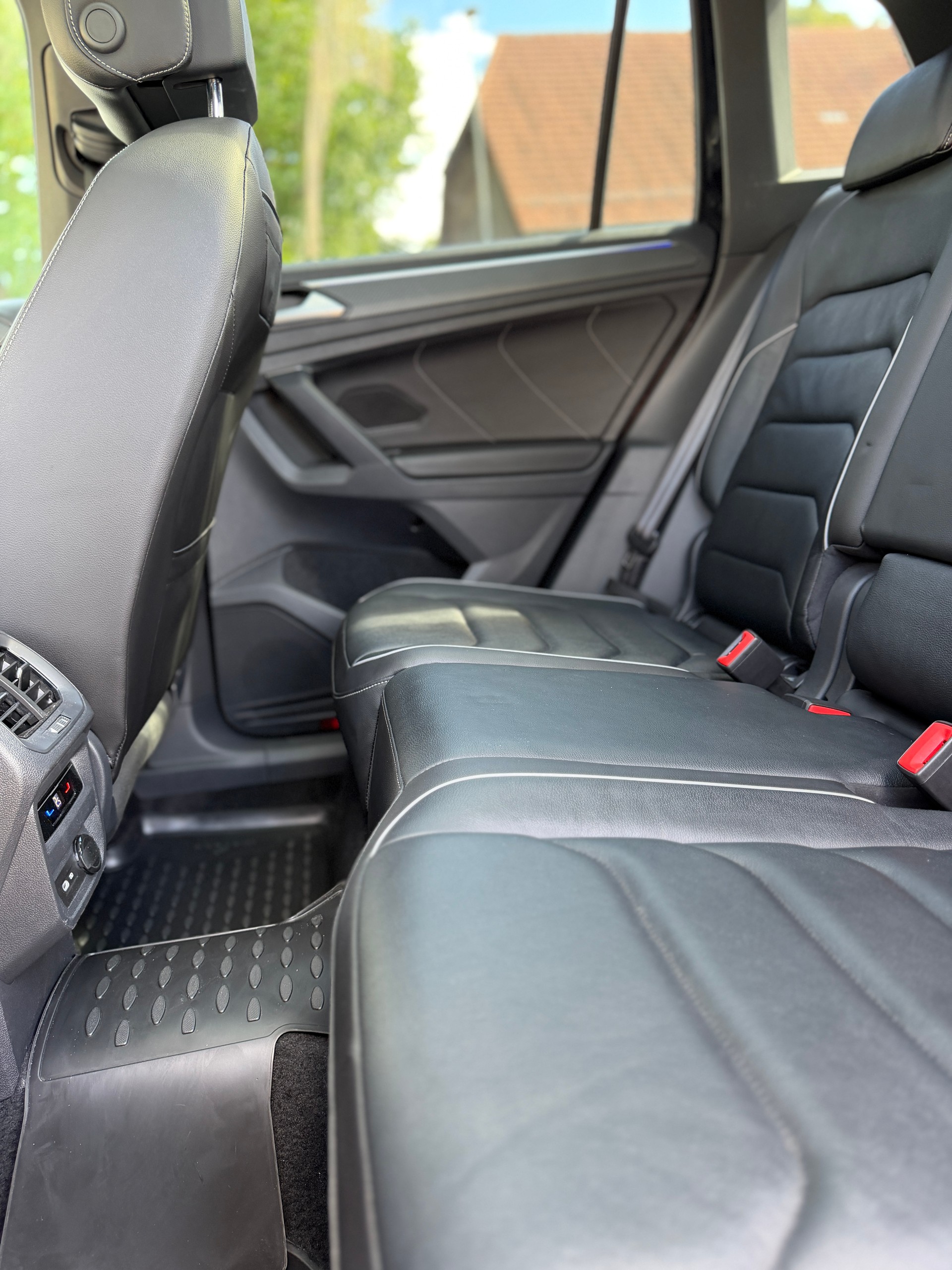 VW Tiguan 2.0 TDI SCR R-Line 4Motion DSG-image-7