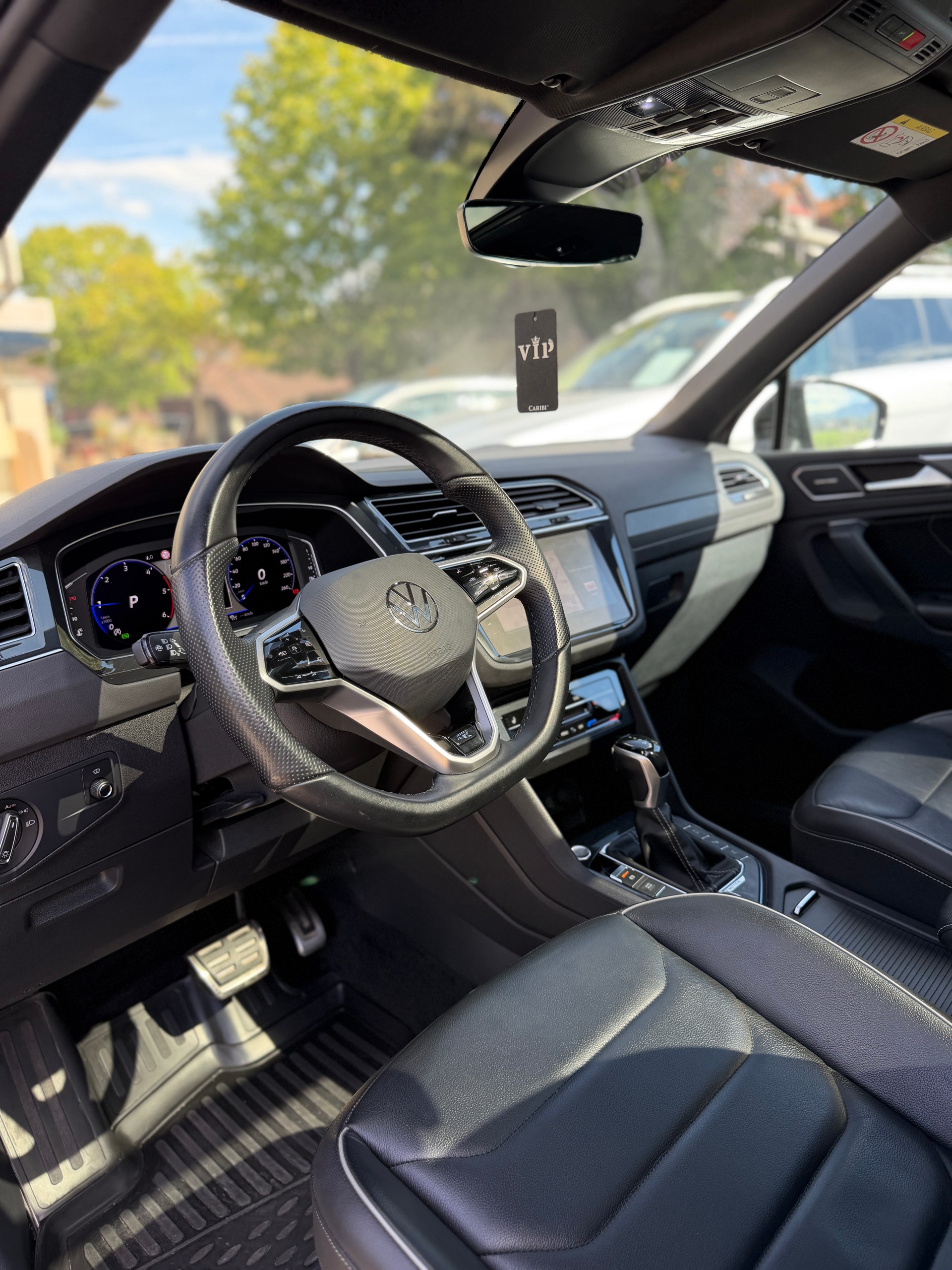 VW Tiguan 2.0 TDI SCR R-Line 4Motion DSG-image-17