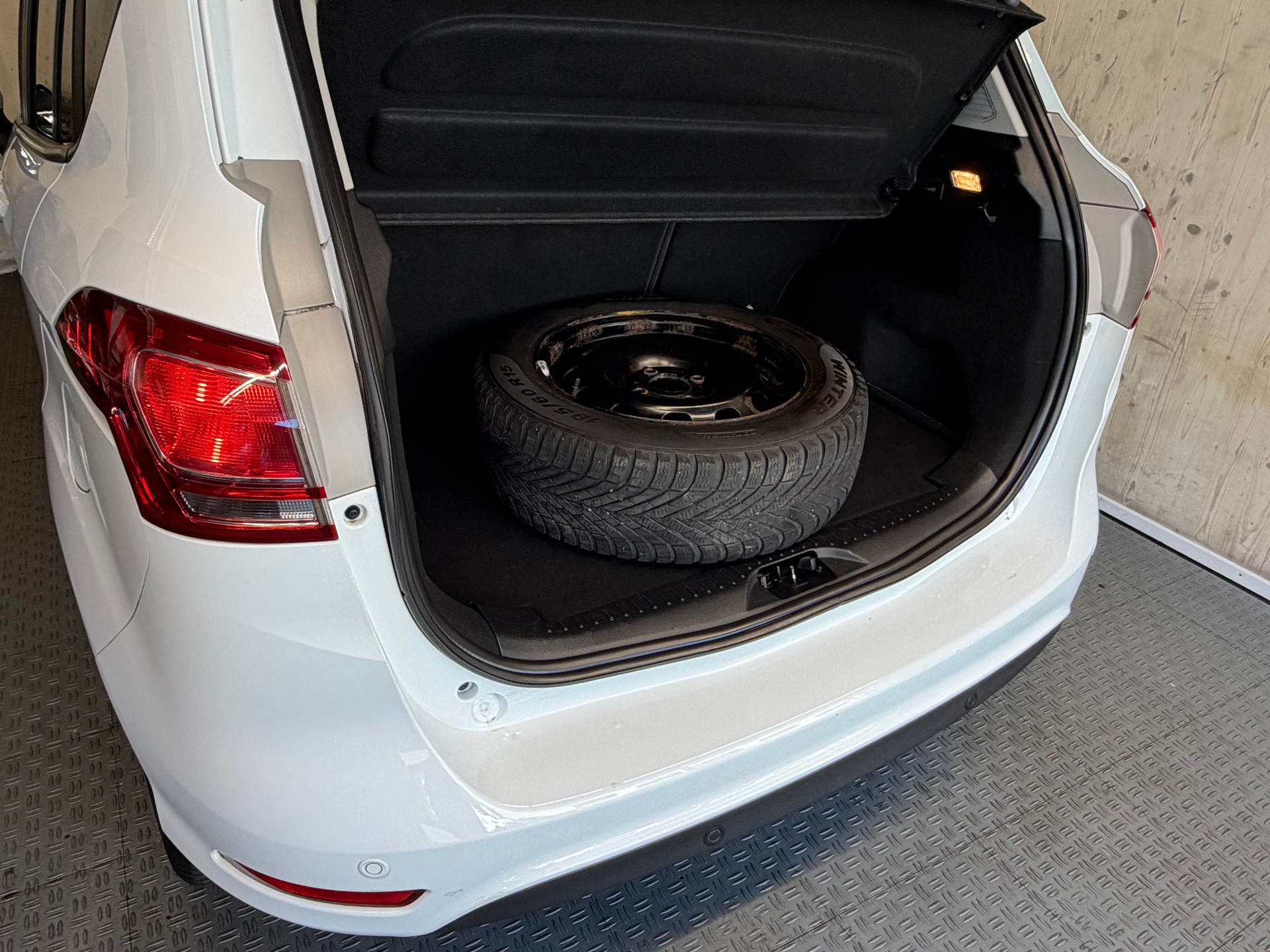 FORD B-Max 1.0 SCTi Sync Edition-image-14