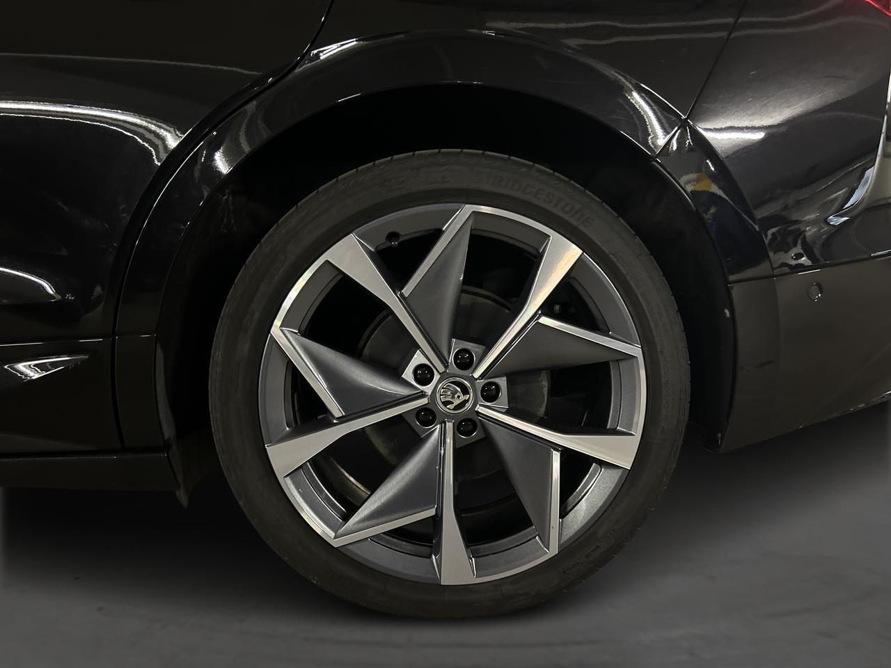 SKODA Enyaq RS 4x4 AHK-image-25