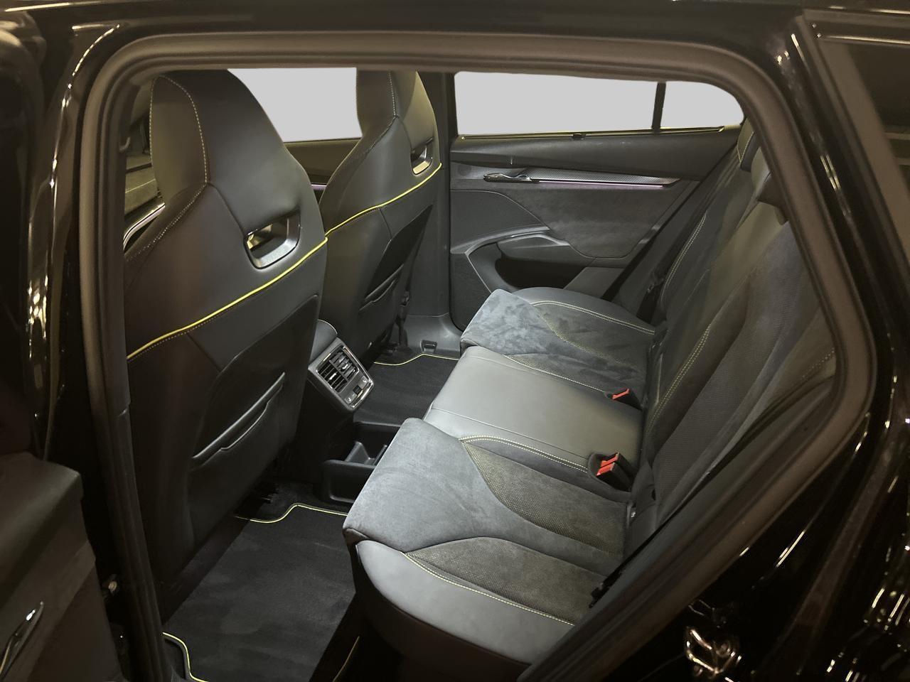 SKODA Enyaq RS 4x4 AHK-image-13