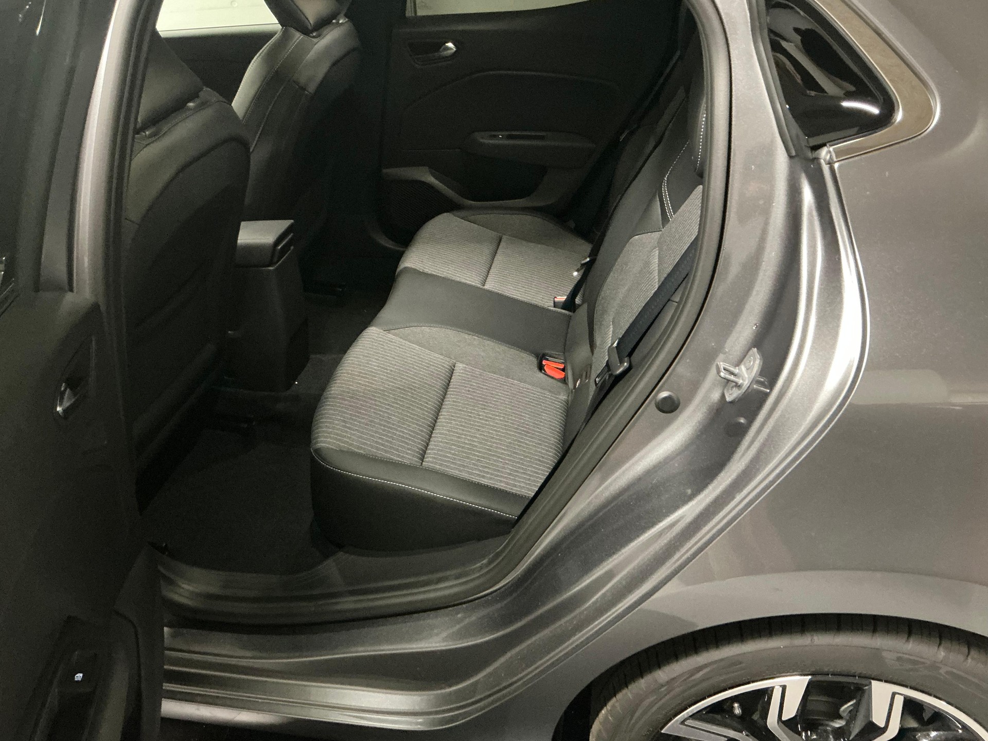 MITSUBISHI Colt 1.6 HEV Intense-image-9