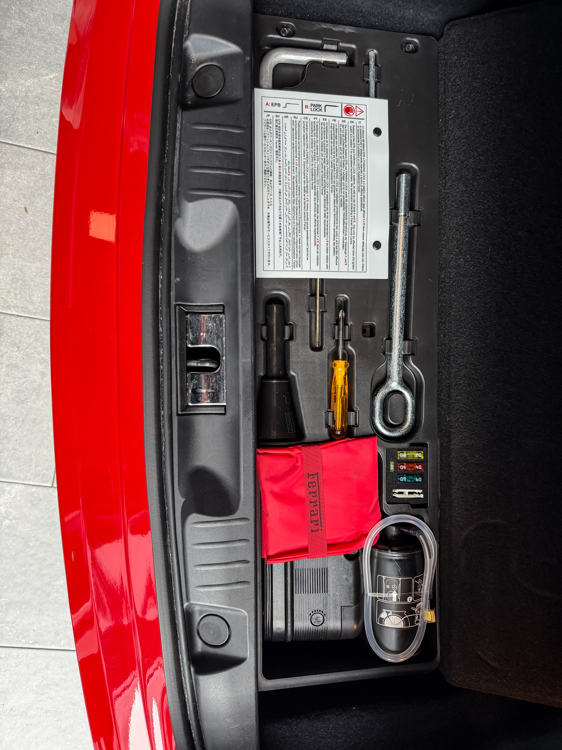 FERRARI California 3.9 V8 T-image-10