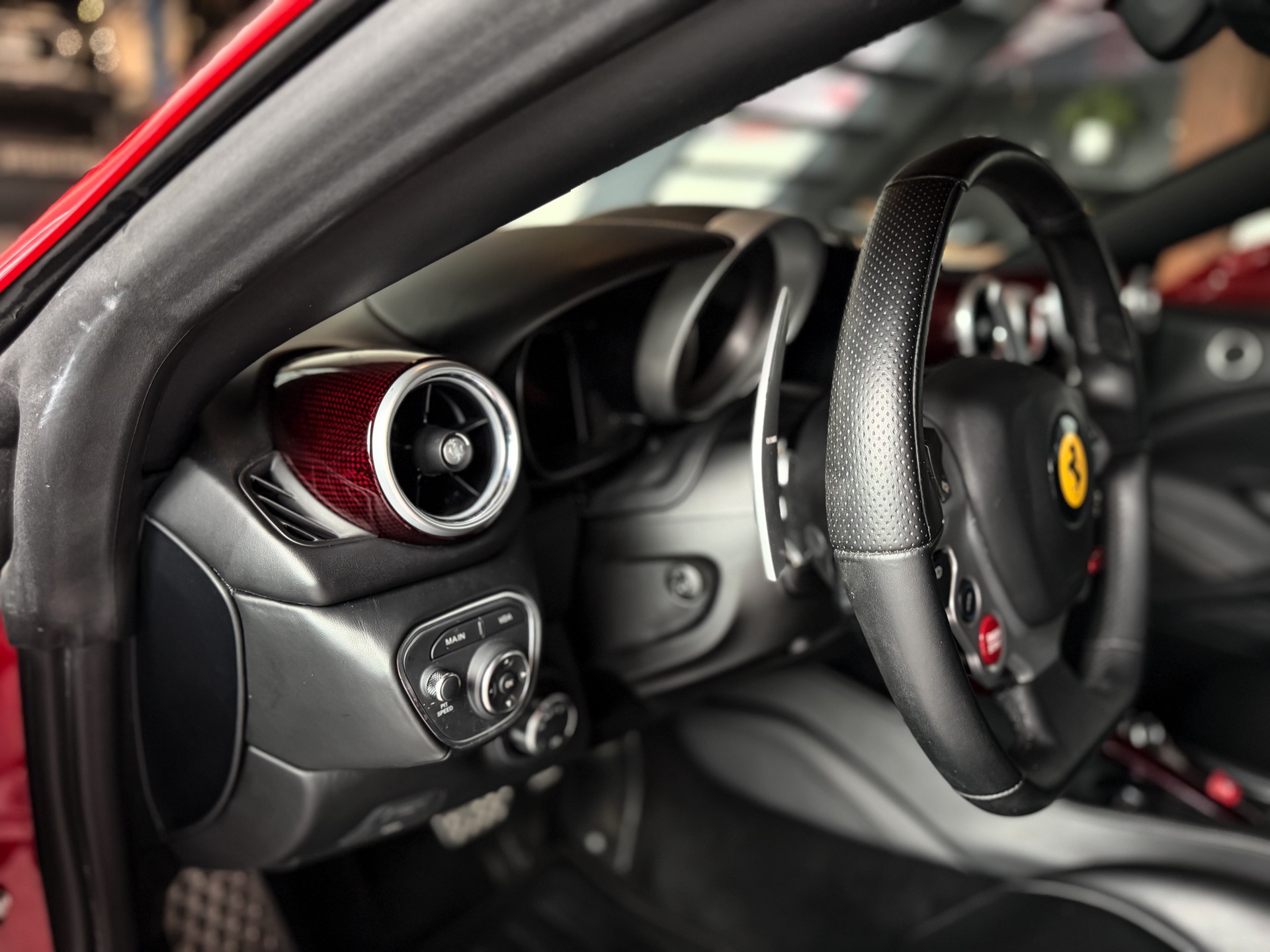 FERRARI California 3.9 V8 T-image-12