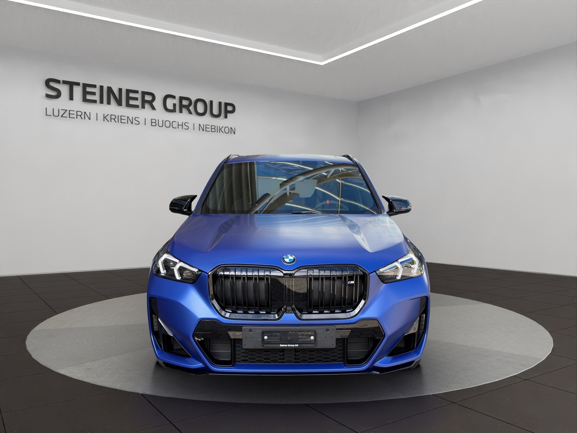 BMW X1 xDrive M35i-showroom-element-1