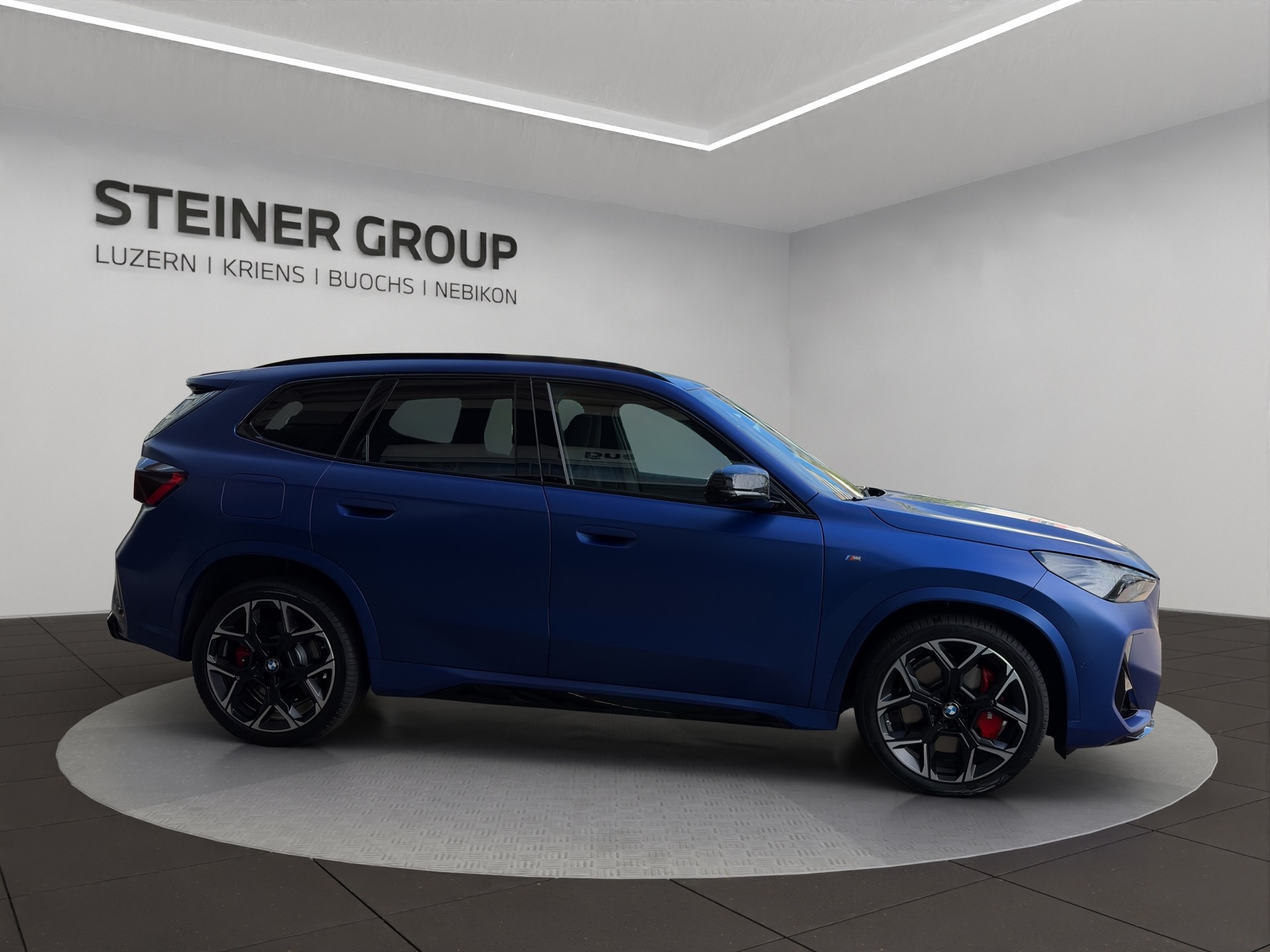 BMW X1 xDrive M35i-showroom-element-3