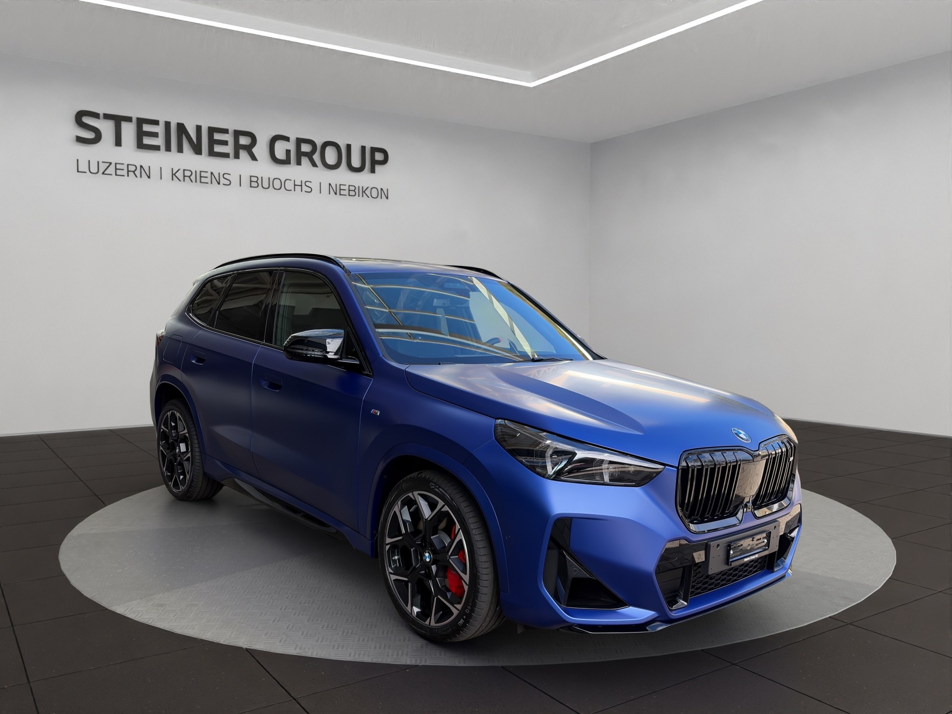 BMW X1 xDrive M35i-showroom-element-2