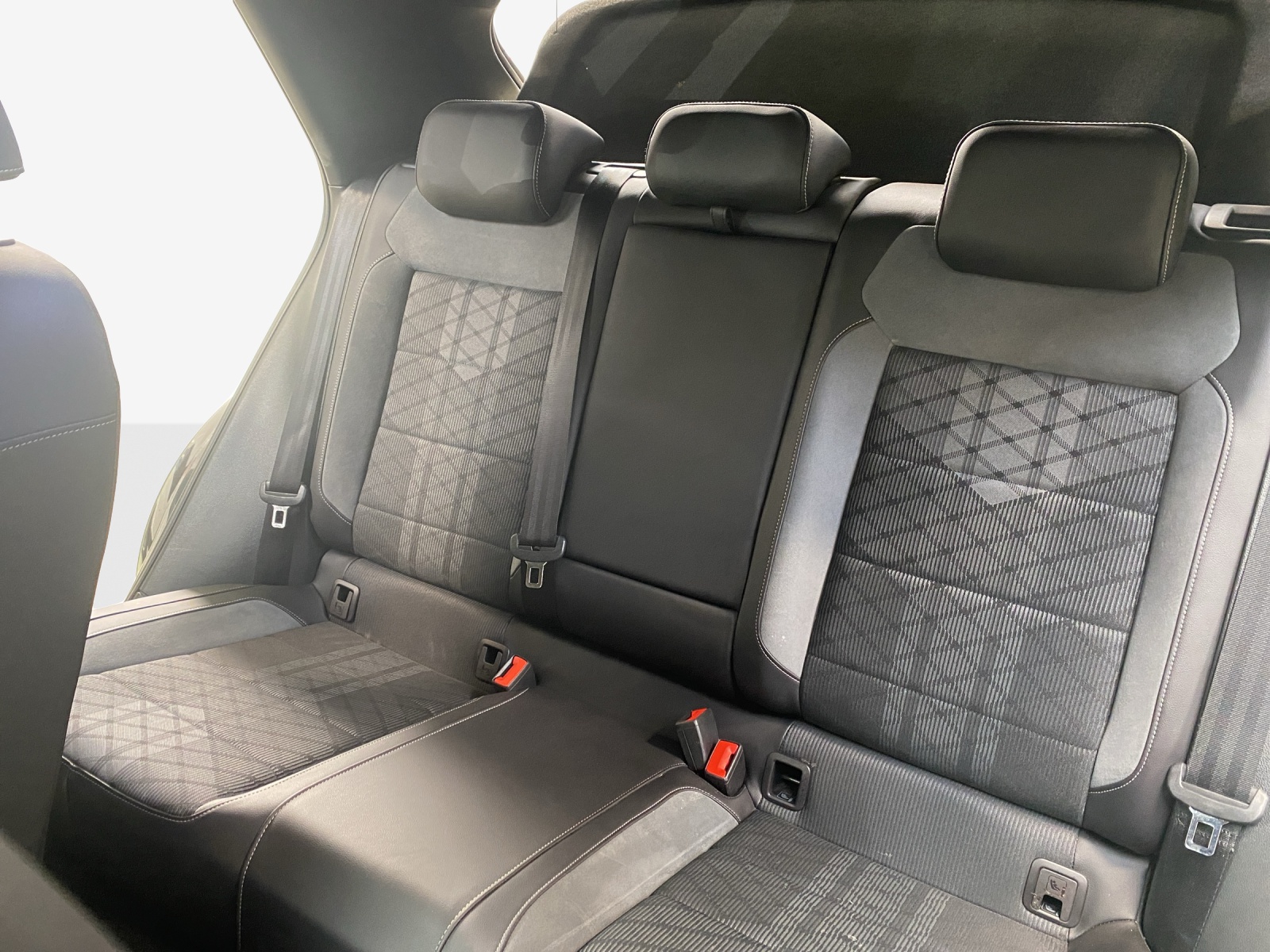 VW T-Roc 2.0 TSI R-Line DSG 4Motion-image-11