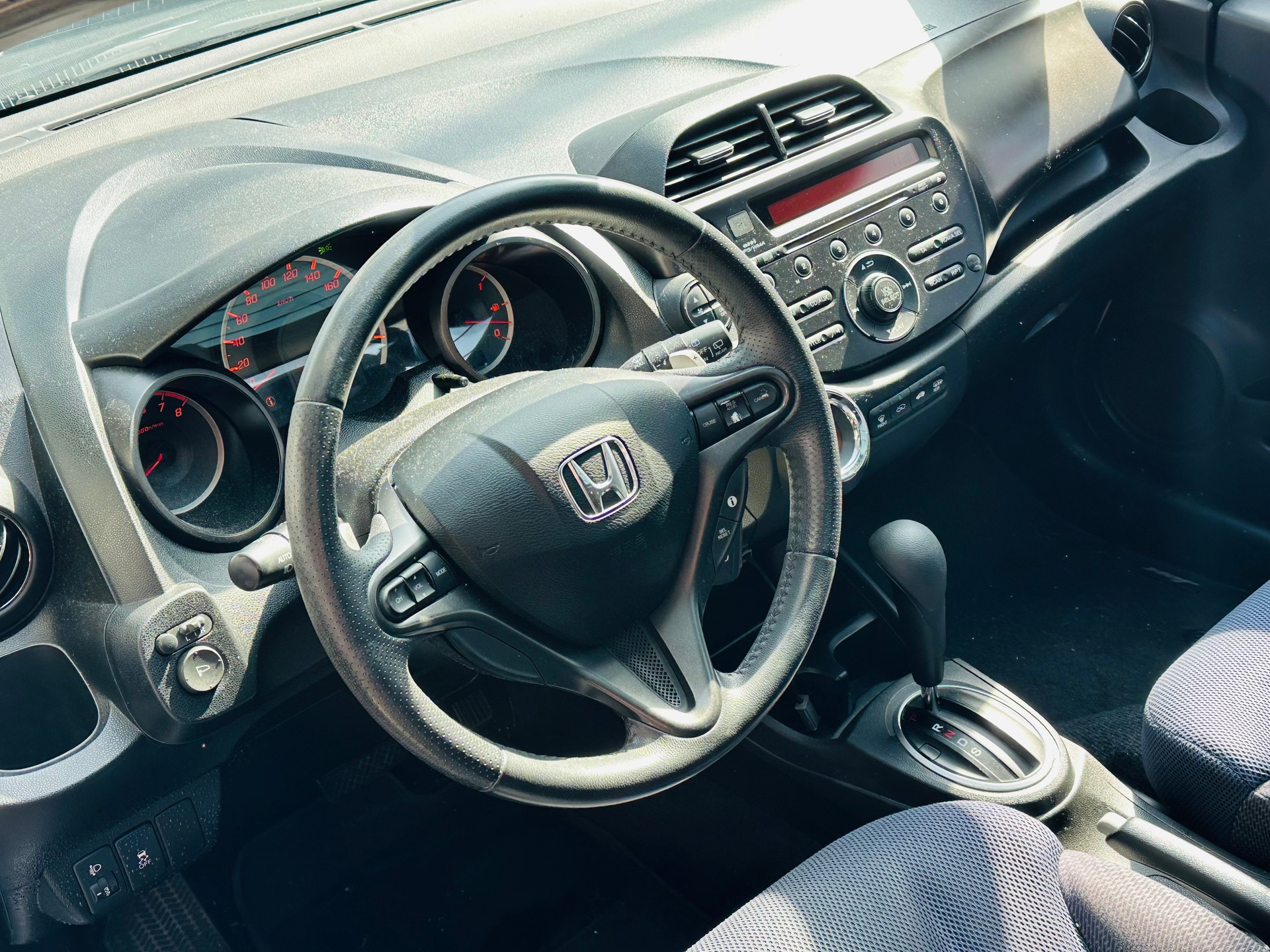 HONDA Jazz 1.4i ELEGENCE CVT-image-9