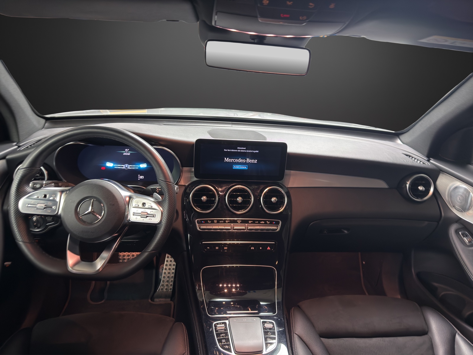 MERCEDES-BENZ GLC 300 AMG Line 4Matic-image-10