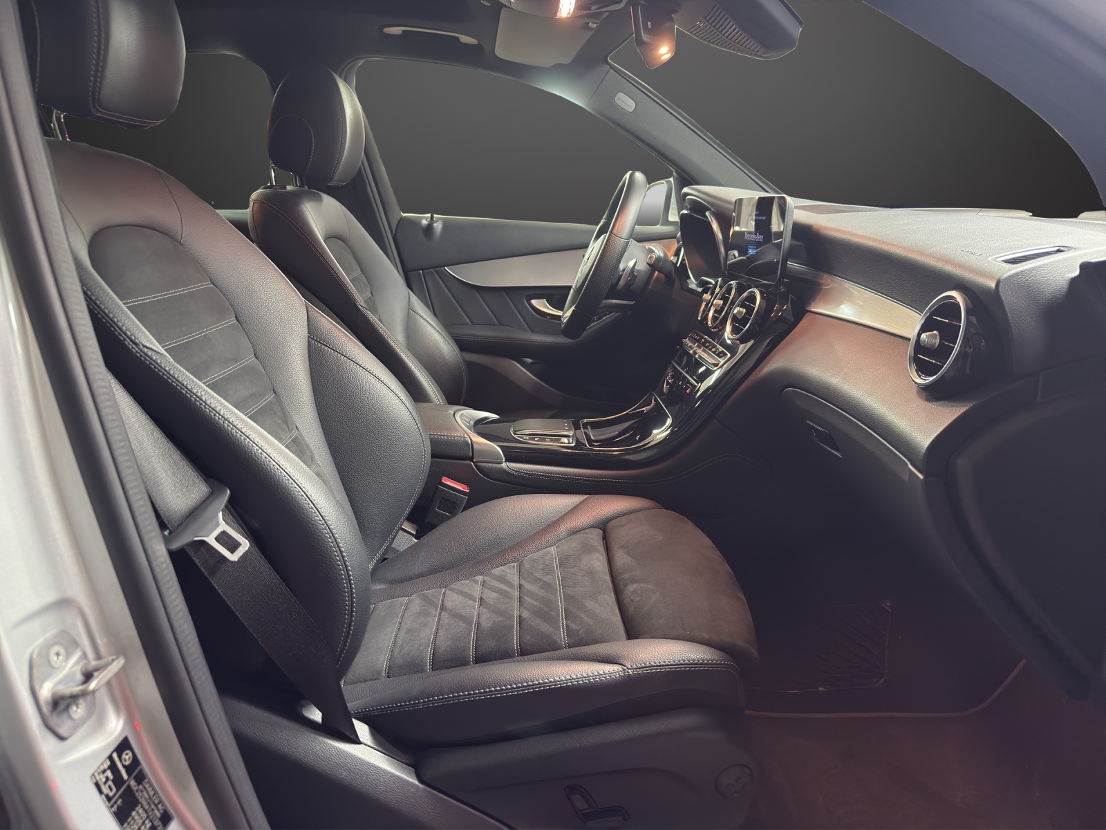 MERCEDES-BENZ GLC 300 AMG Line 4Matic-image-11