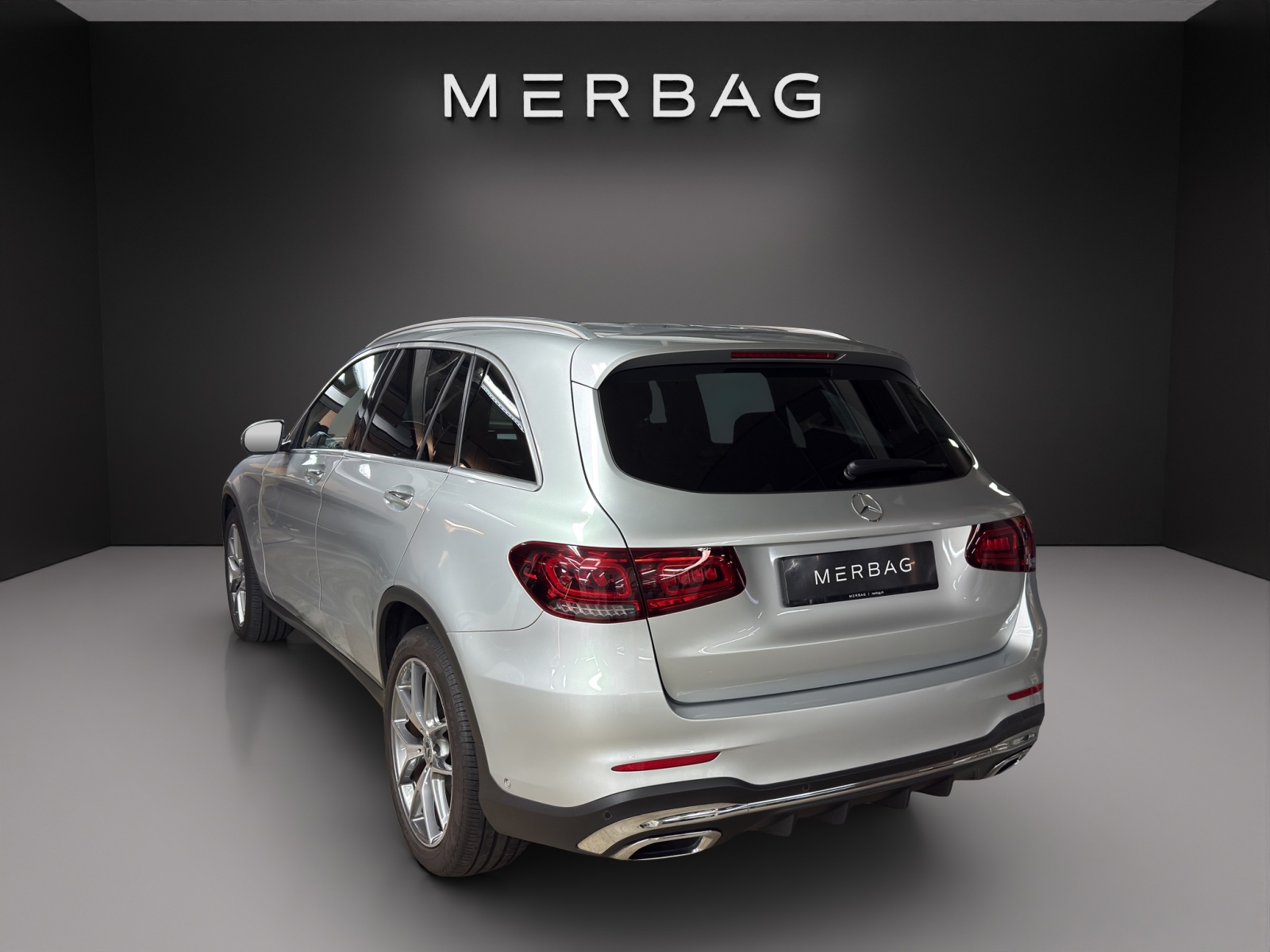 MERCEDES-BENZ GLC 300 AMG Line 4Matic-image-2