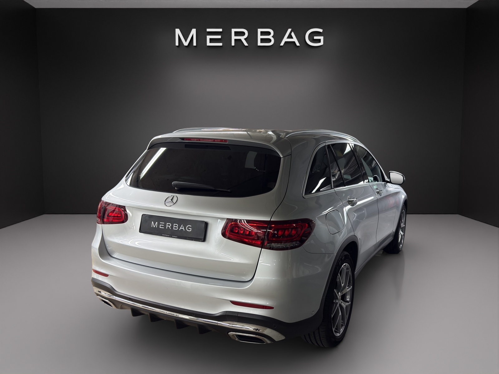 MERCEDES-BENZ GLC 300 AMG Line 4Matic-image-4