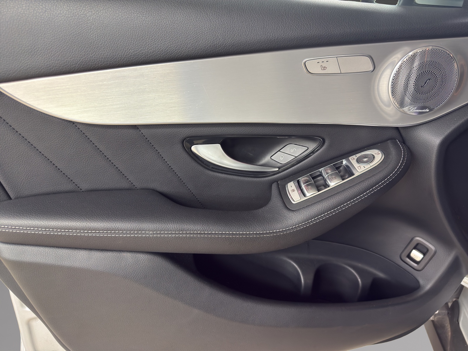 MERCEDES-BENZ GLC 300 AMG Line 4Matic-image-12