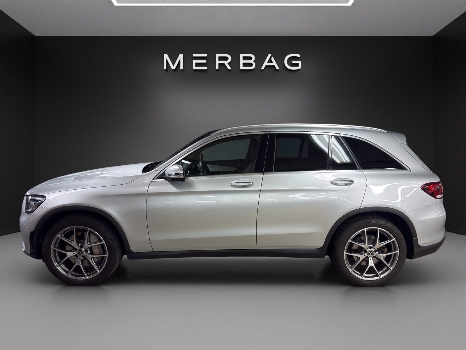 MERCEDES-BENZ GLC 300 AMG Line 4Matic-image-1