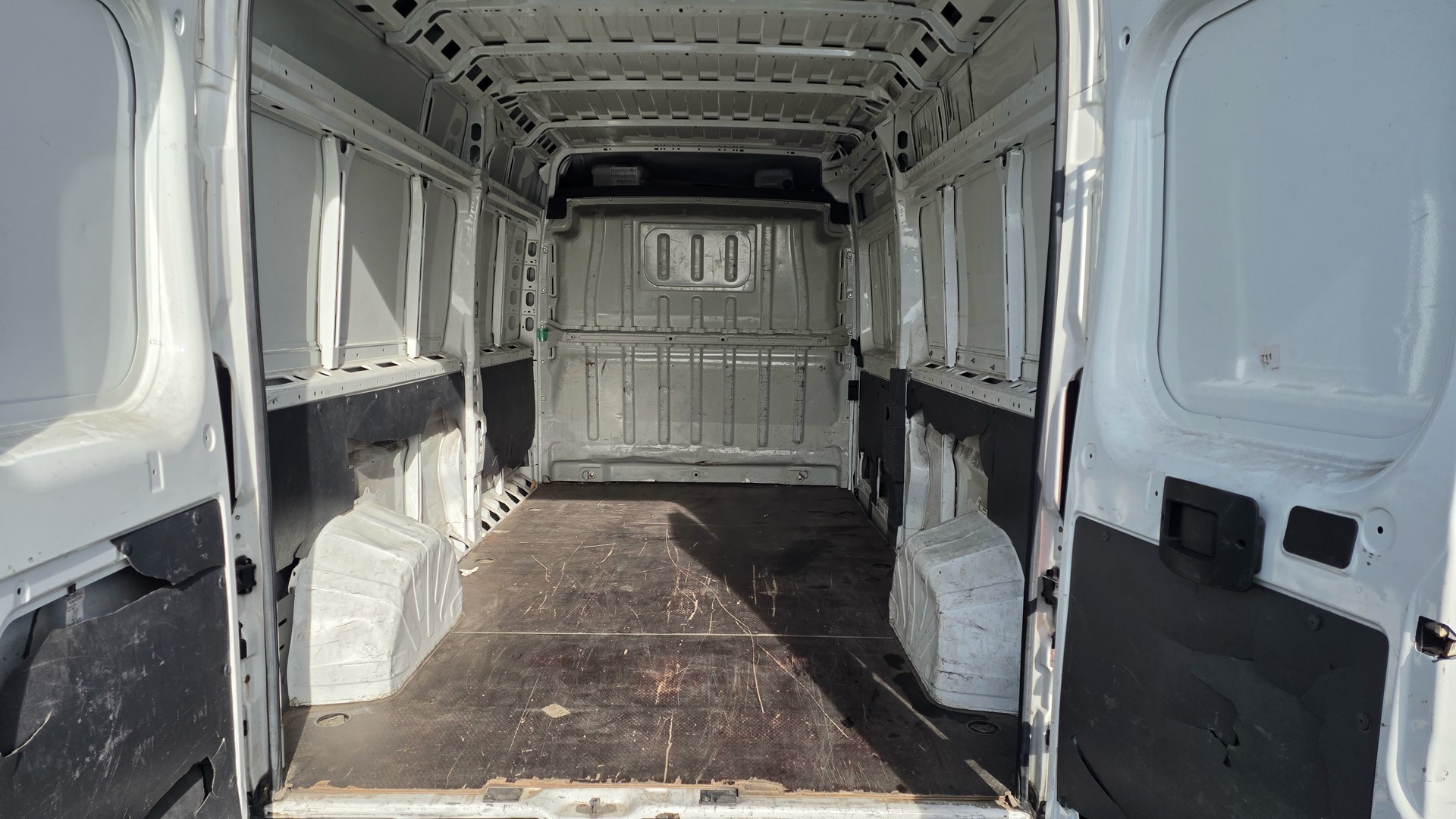 CITROEN Jumper 35+ 2.0 BlueHDi 130 Attraction L3H2-image-4