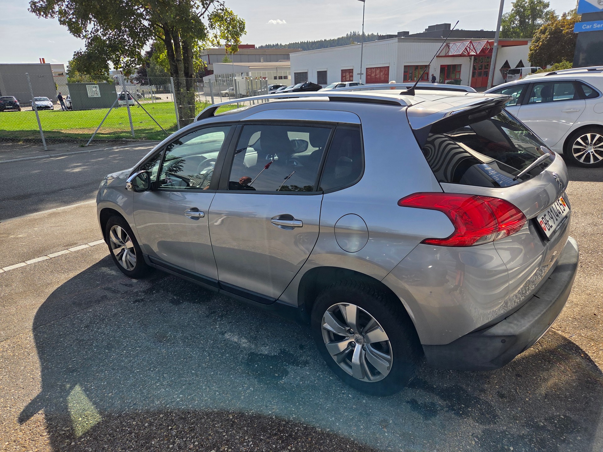 PEUGEOT 2008 1.6 VTI Style-image-3