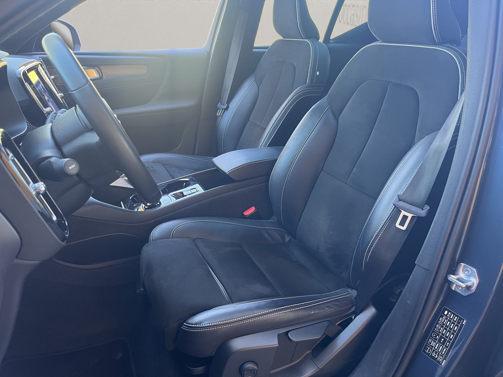 VOLVO XC40 2.0 B4 MH R-Design AWD-image-9