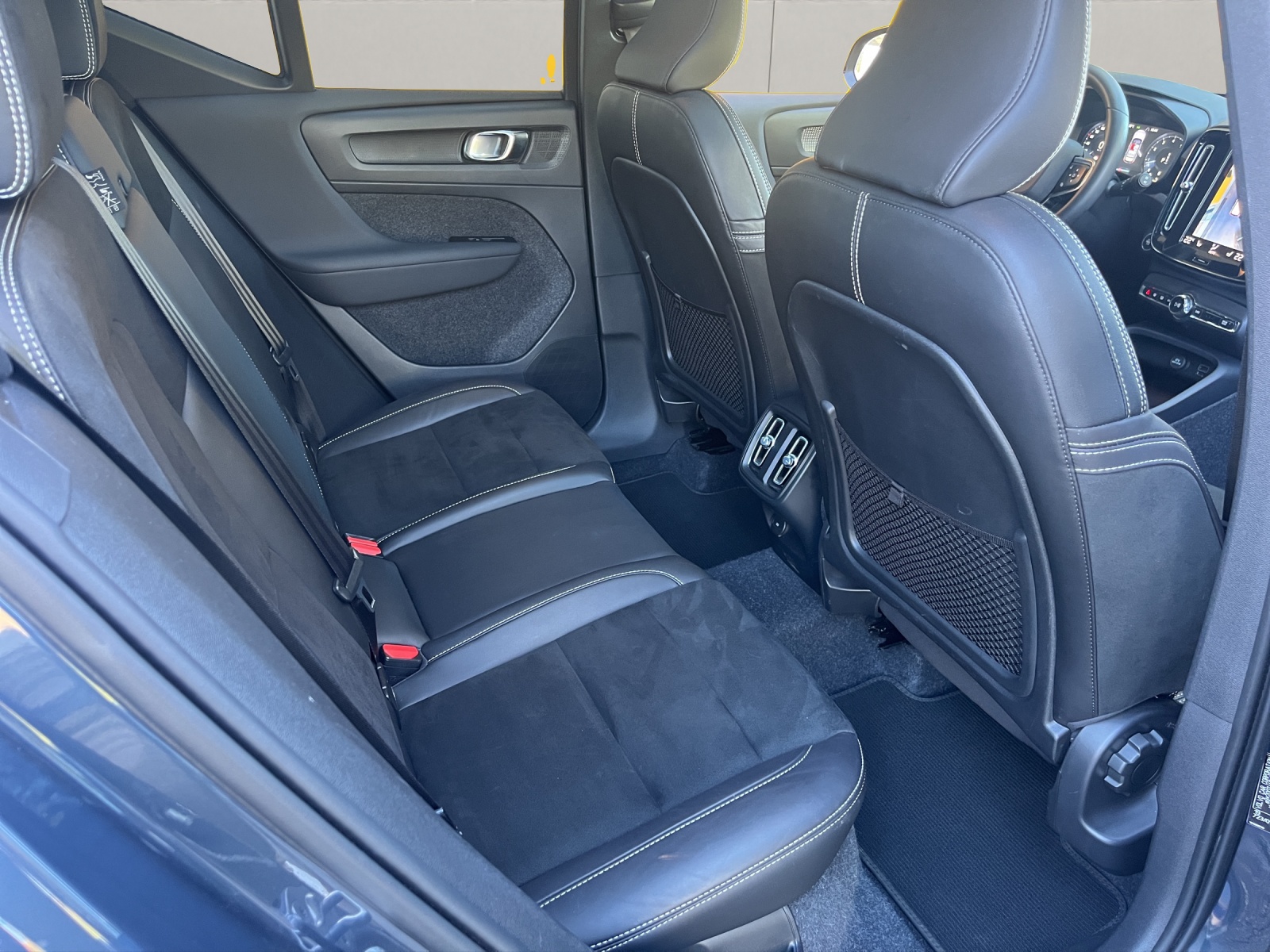 VOLVO XC40 2.0 B4 MH R-Design AWD-image-12