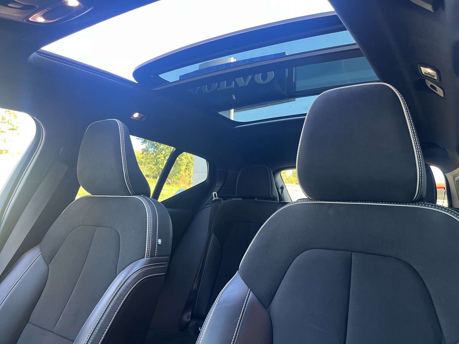 VOLVO XC40 2.0 B4 MH R-Design AWD-image-11
