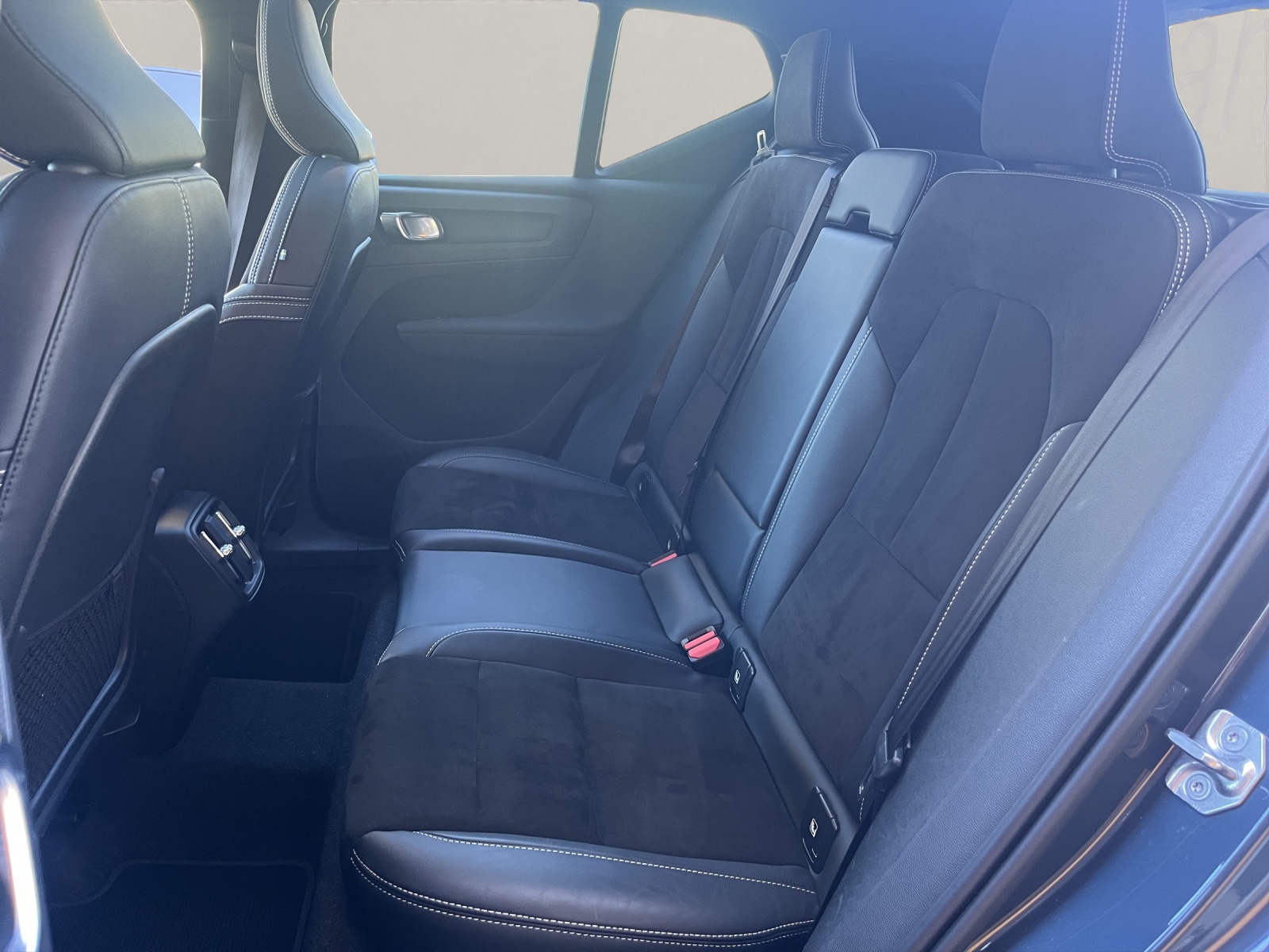 VOLVO XC40 2.0 B4 MH R-Design AWD-image-10