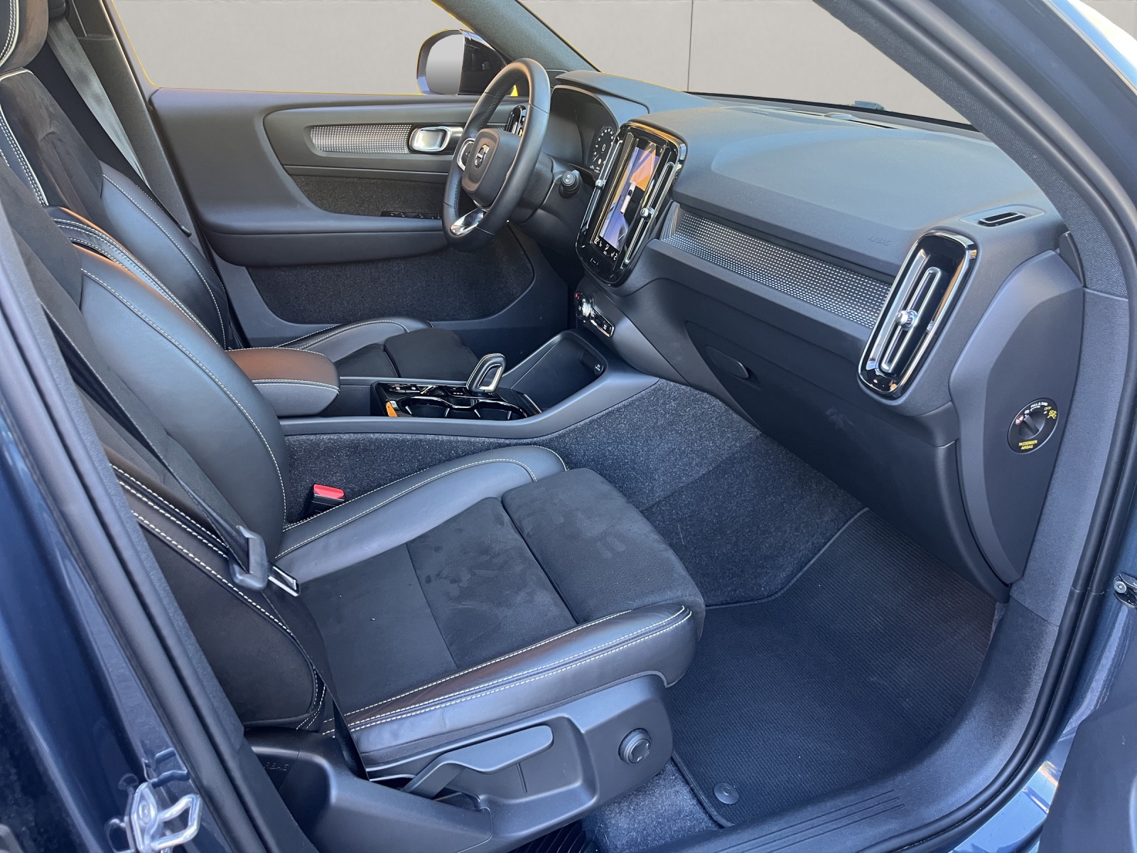 VOLVO XC40 2.0 B4 MH R-Design AWD-image-13