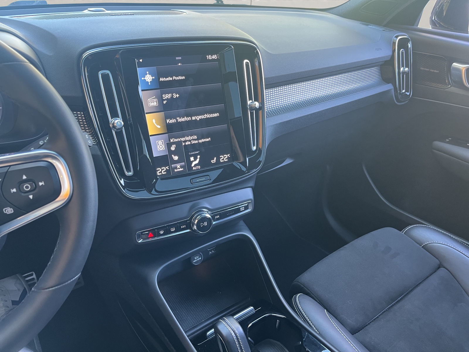 VOLVO XC40 2.0 B4 MH R-Design AWD-image-15
